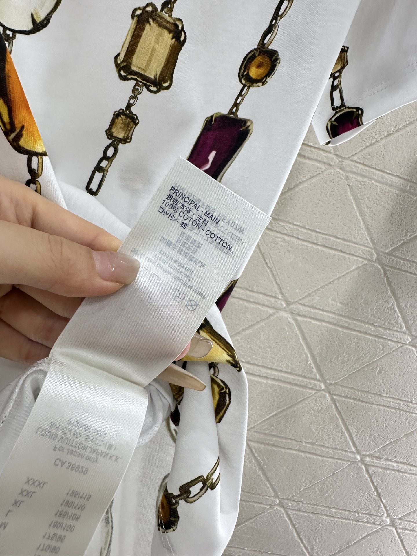♥Louis Vuitto*♥2025新品上架
     圆领印花链条𝑇𝑒𝑒
定制YB丝光全棉材质 透气