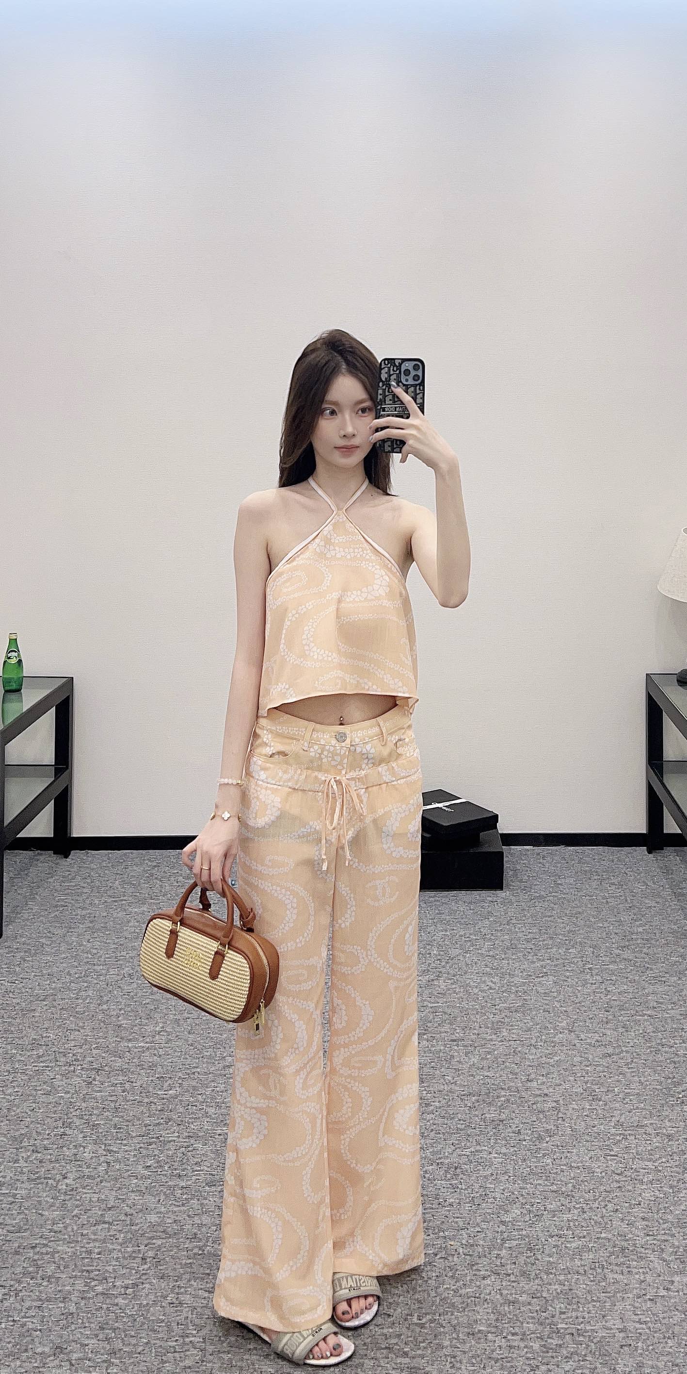 [Chanel Women