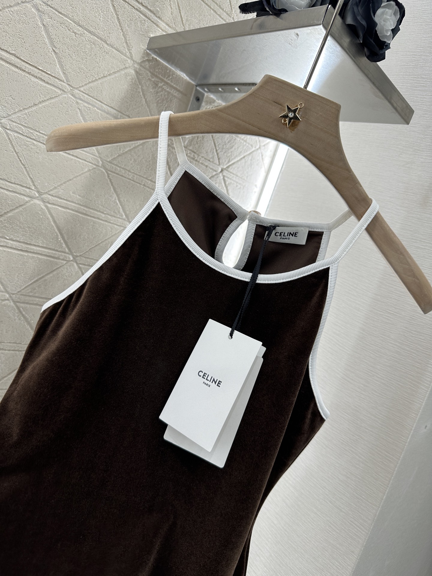 ♥Celine*♥2025新品上架
    丝绒吊带背心短裤套装
定制YB进口丝绒材质 光泽舒适 品相高
