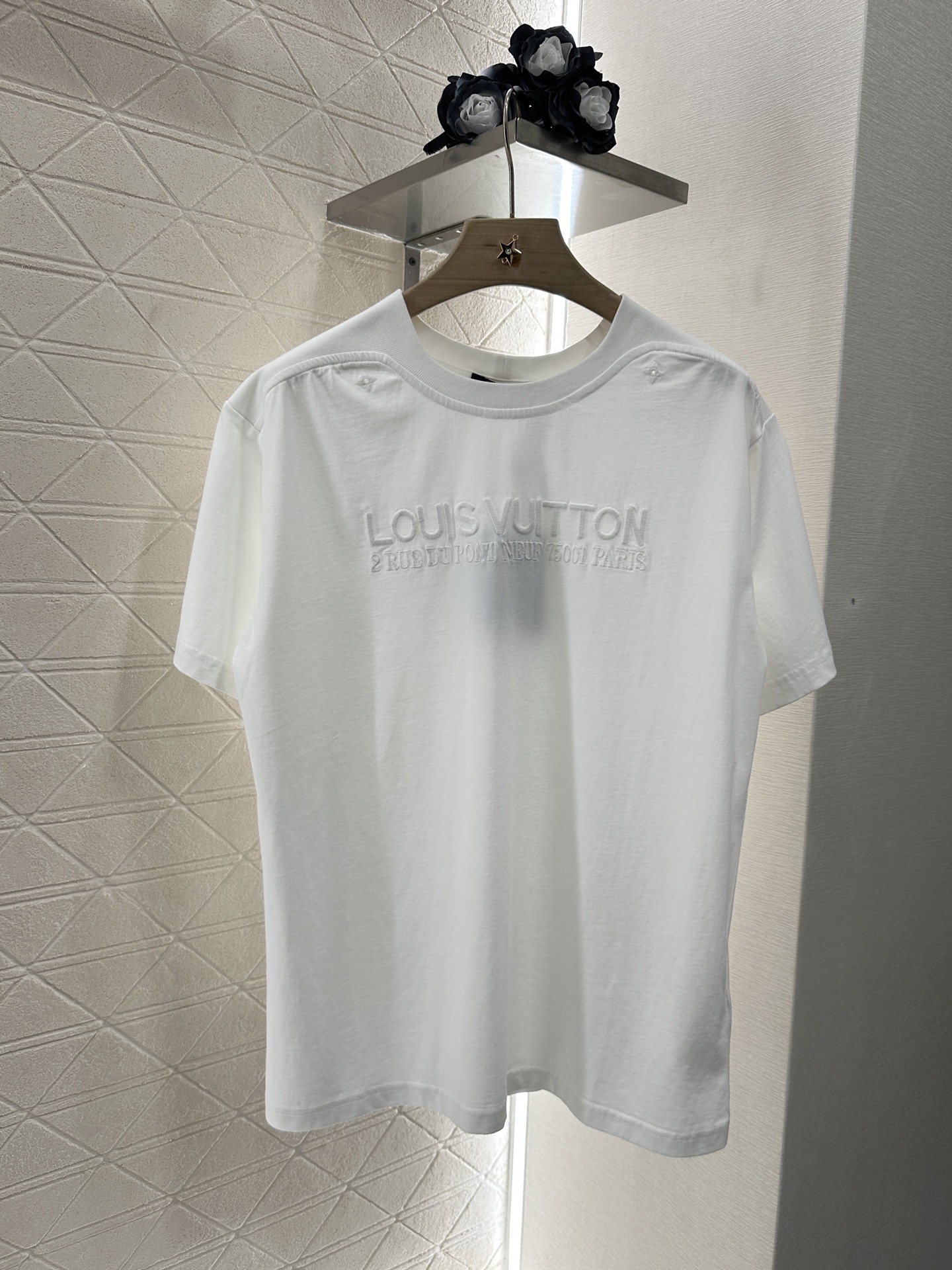 ♥Louis Vuitto*♥2025新品上架
       水洗刺绣字母破洞𝑇𝑒𝑒
定制YB原生全棉材