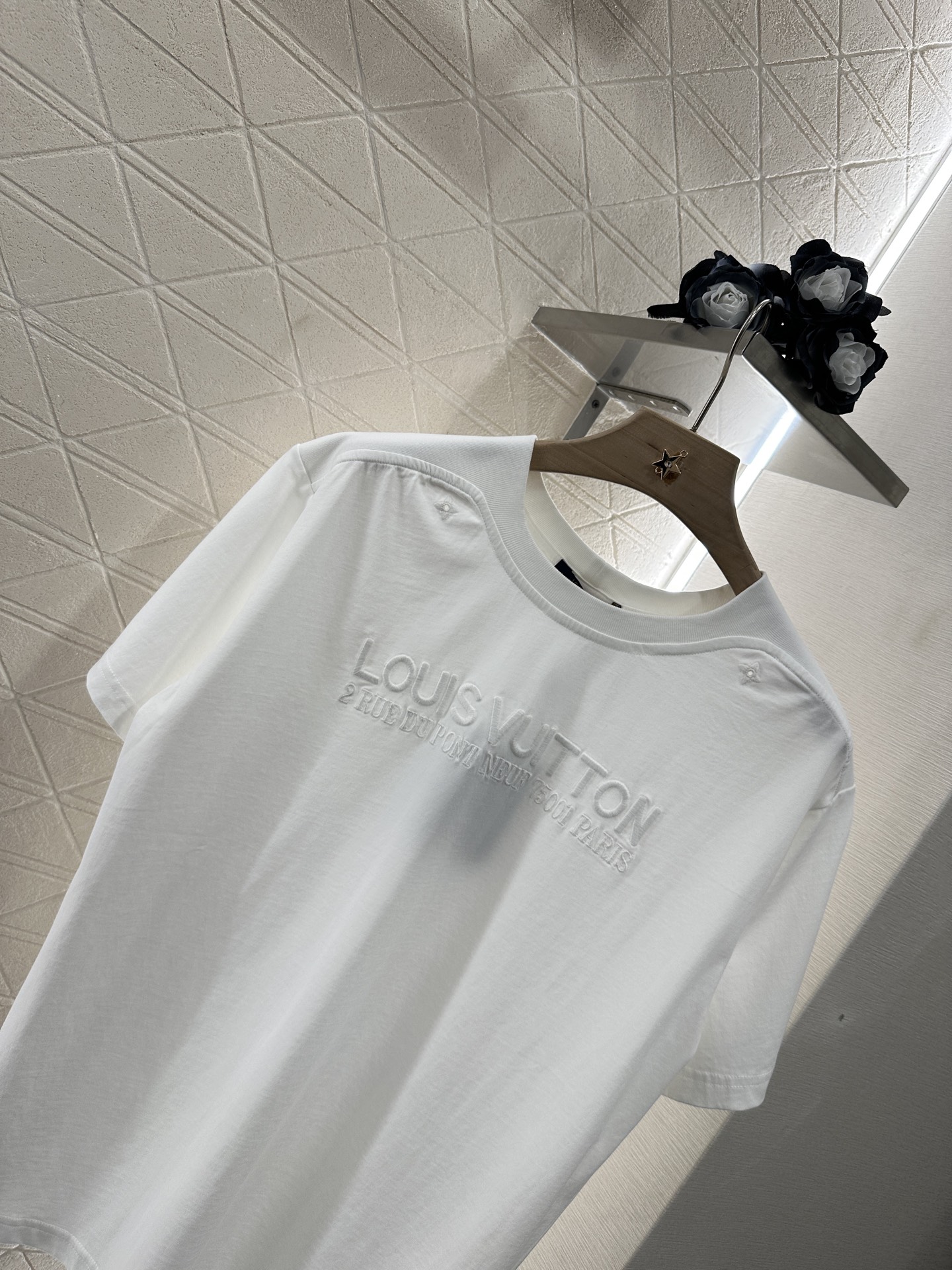 ♥Louis Vuitto*♥2025新品上架
       水洗刺绣字母破洞𝑇𝑒𝑒
定制YB原生全棉材