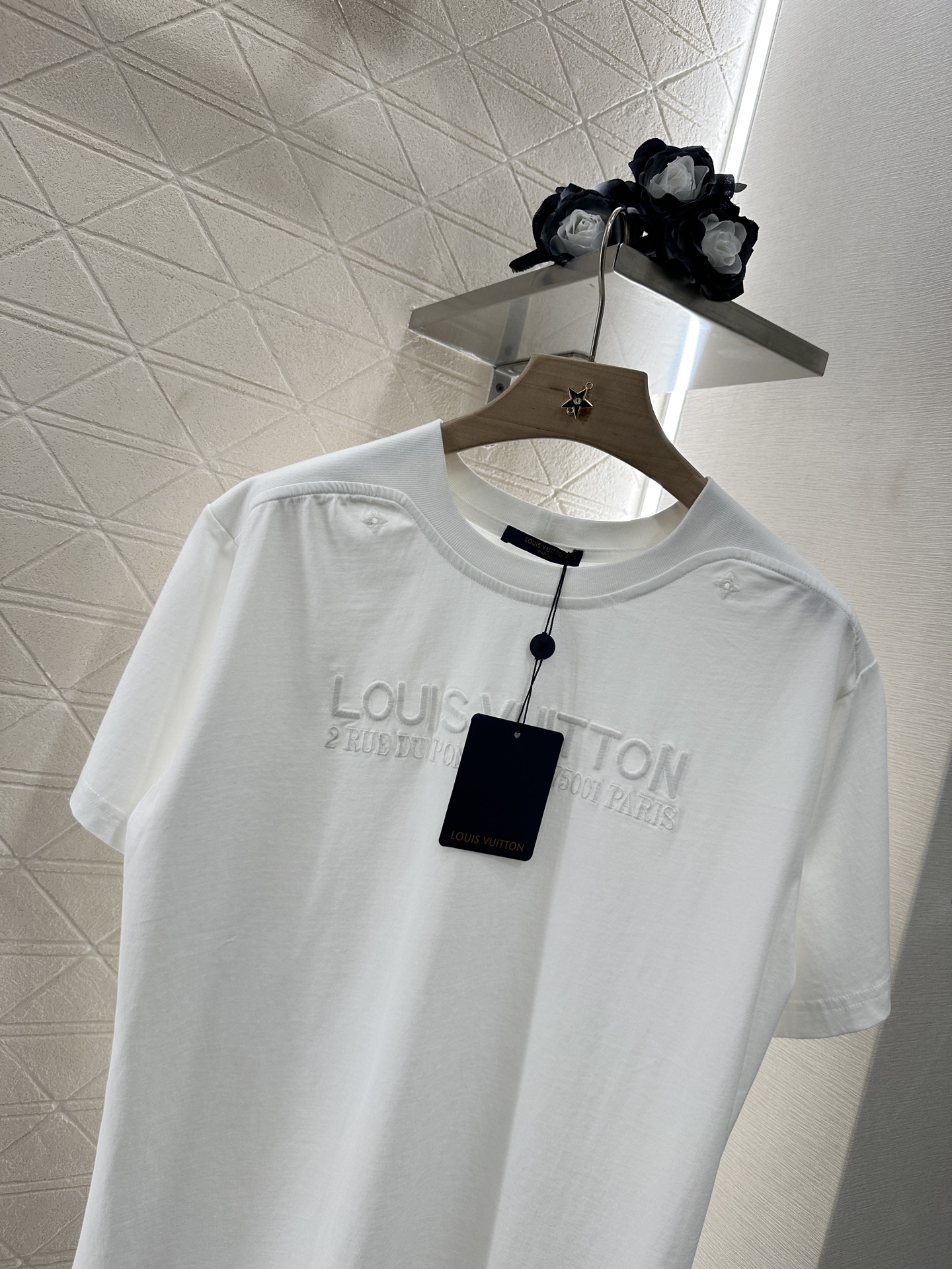 ♥Louis Vuitto*♥2025新品上架
       水洗刺绣字母破洞𝑇𝑒𝑒
定制YB原生全棉材