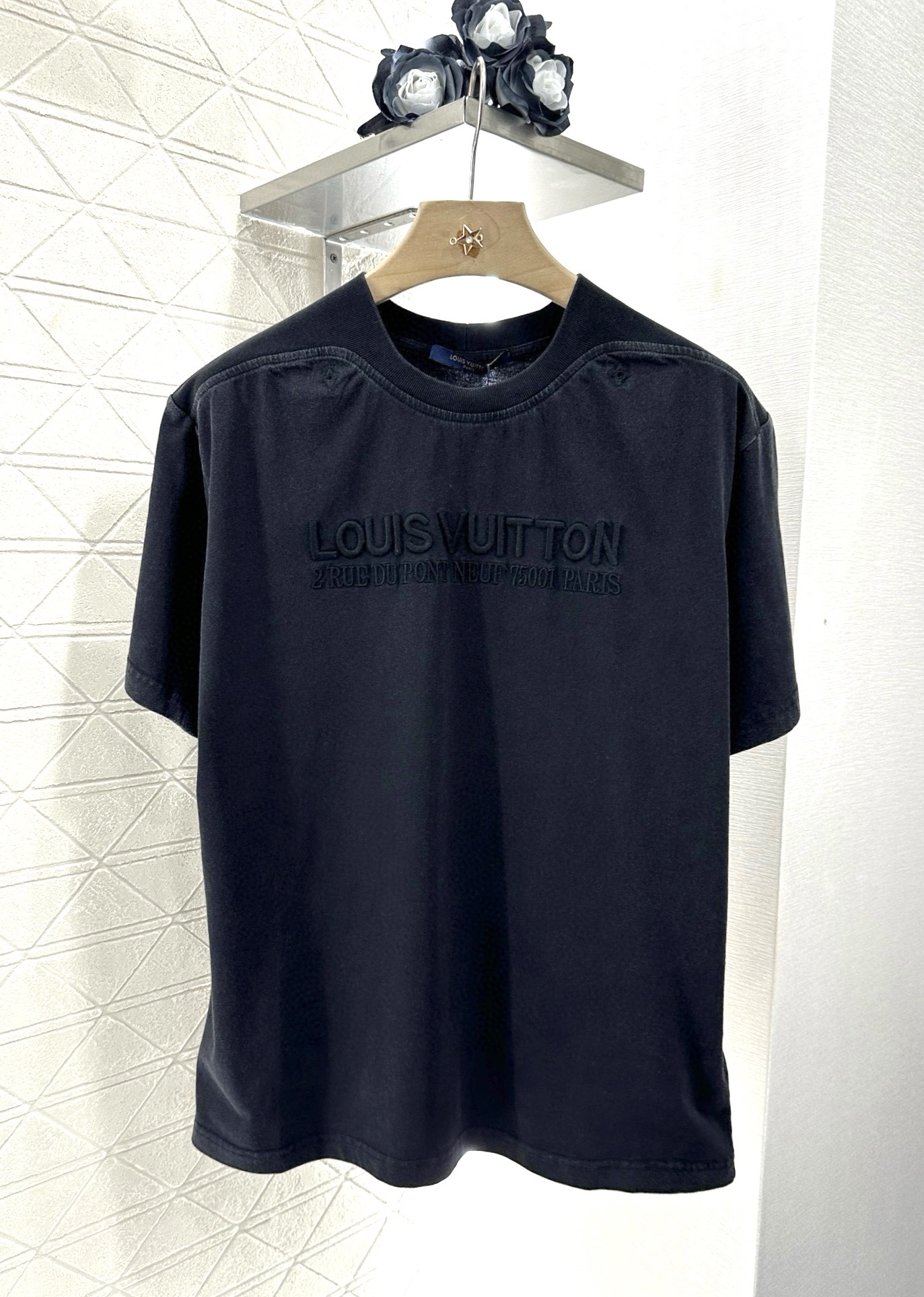 ♥Louis Vuitto*♥2025新品上架
       水洗刺绣字母破洞𝑇𝑒𝑒
定制YB原生全棉材