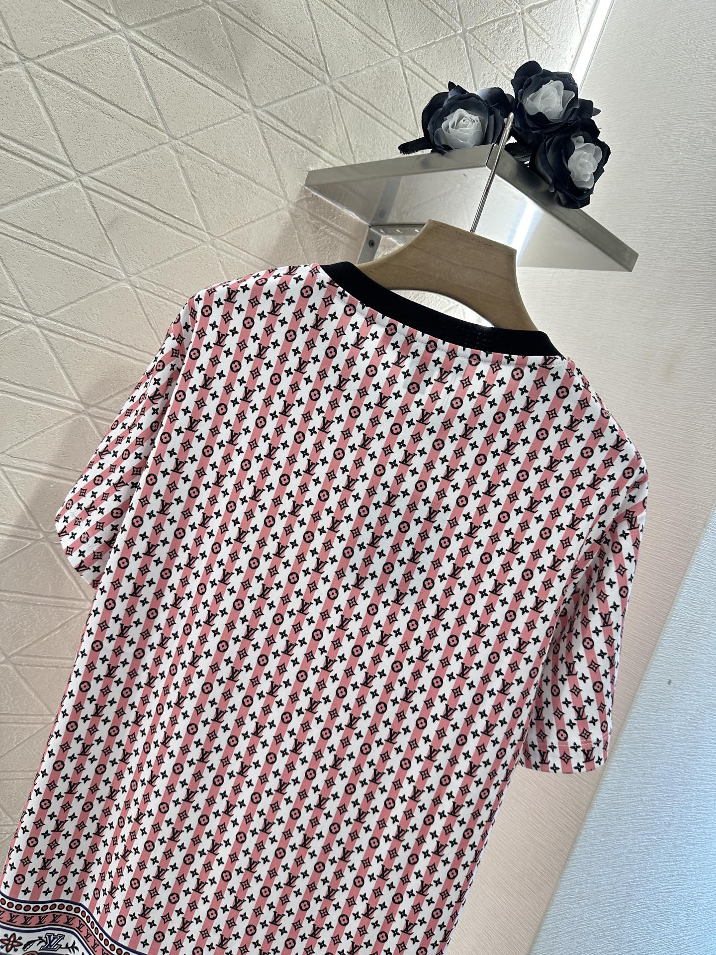 ♥Louis Vuitto*♥2025新品上架
       印花链条𝑇𝑒𝑒
定制YB丝光全棉材质 透气