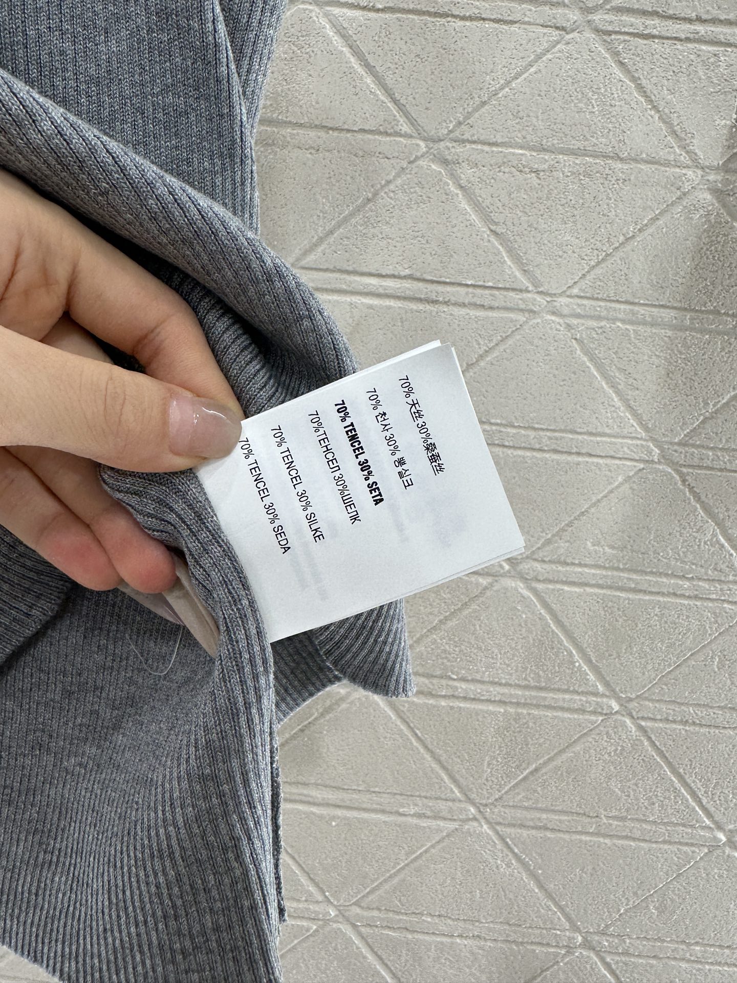 ♥Miumi*♥2025新品上架
       蕾丝花边背心
定制YB丝棉纱线织造 质感冰爽透气 针织背