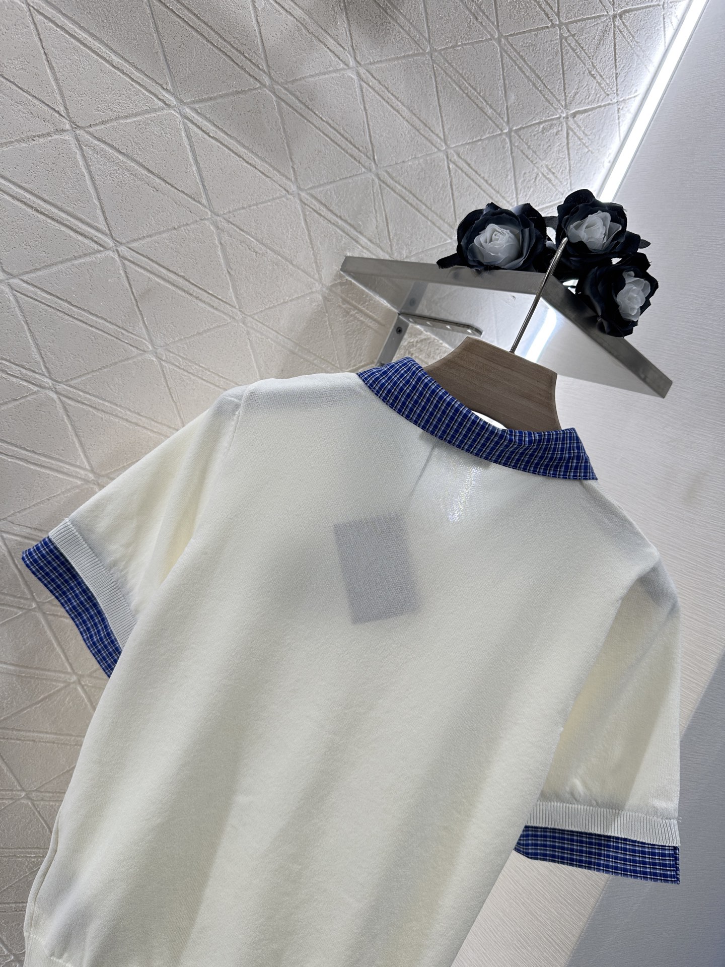♥Miumi*♥2025新品上架
    衬衫拼接针织上衣
定制YB进口纱线织造 柔软舒适 洋气显瘦 拼