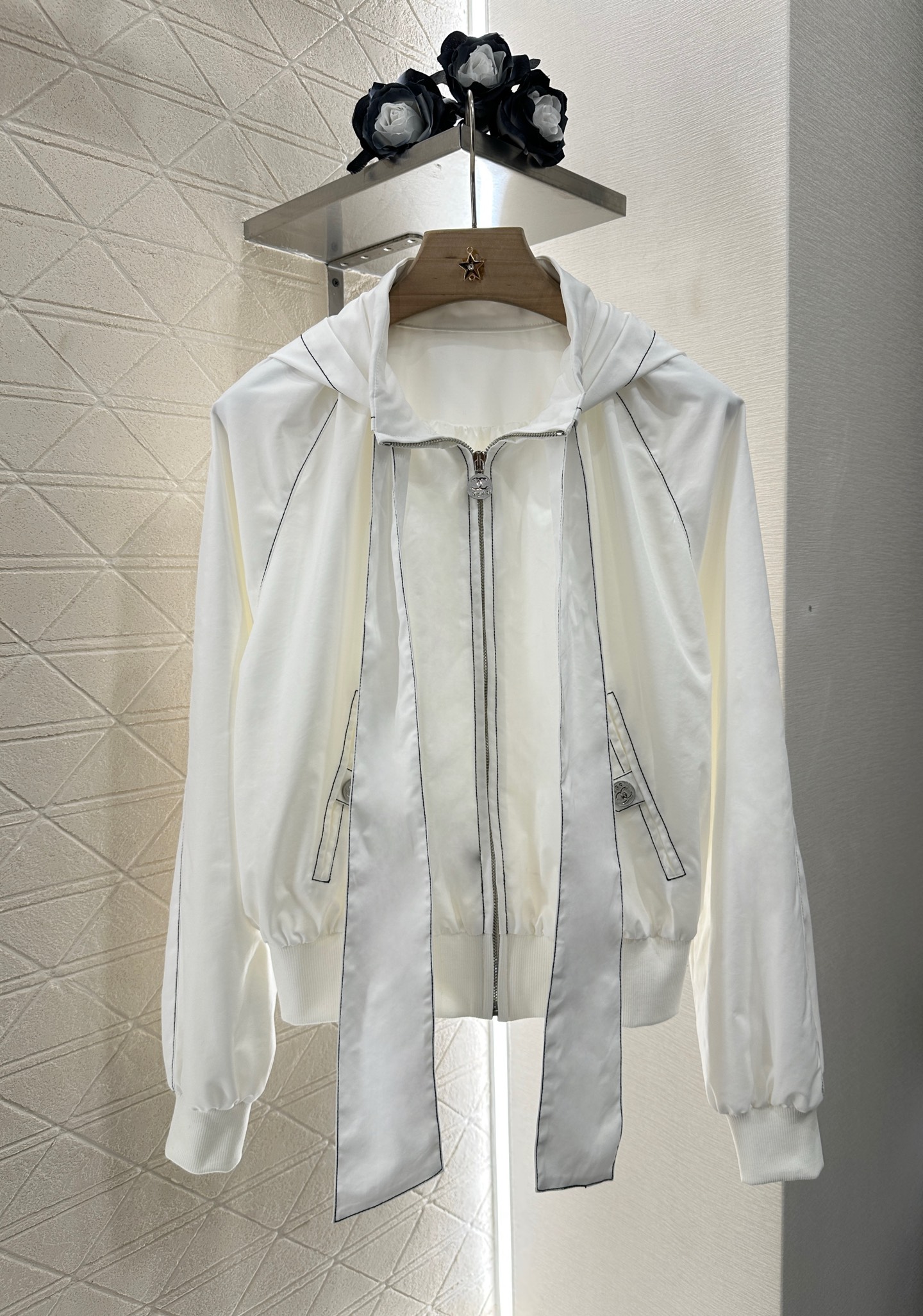 ♥Chane*♥2025新品上架
   系带防晒外套长裤套装
定制YB进口防晒材质 带有珠光光泽 质感高