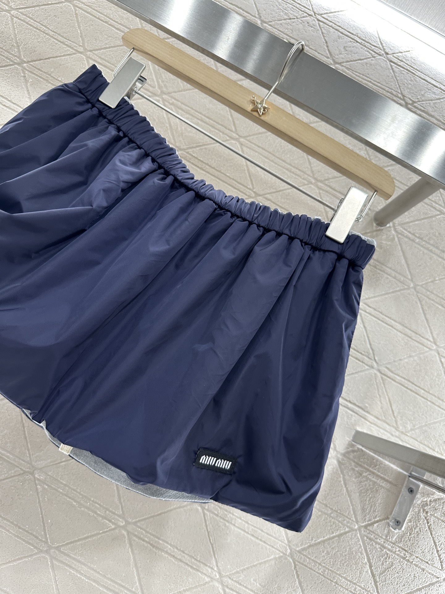 ♥Miumi*♥2025新品上架
两面穿连帽外套短裙套装
定制YB斜纹全棉➕环保再生尼龙材质 舒适透气 