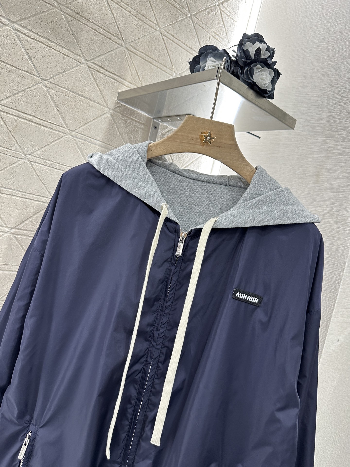♥Miumi*♥2025新品上架
两面穿连帽外套短裙套装
定制YB斜纹全棉➕环保再生尼龙材质 舒适透气 