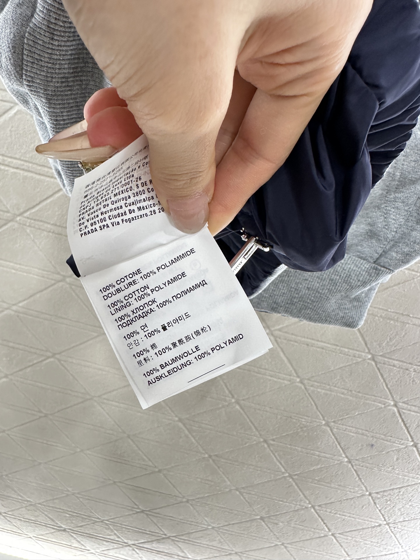 ♥Miumi*♥2025新品上架
两面穿连帽外套短裙套装
定制YB斜纹全棉➕环保再生尼龙材质 舒适透气 