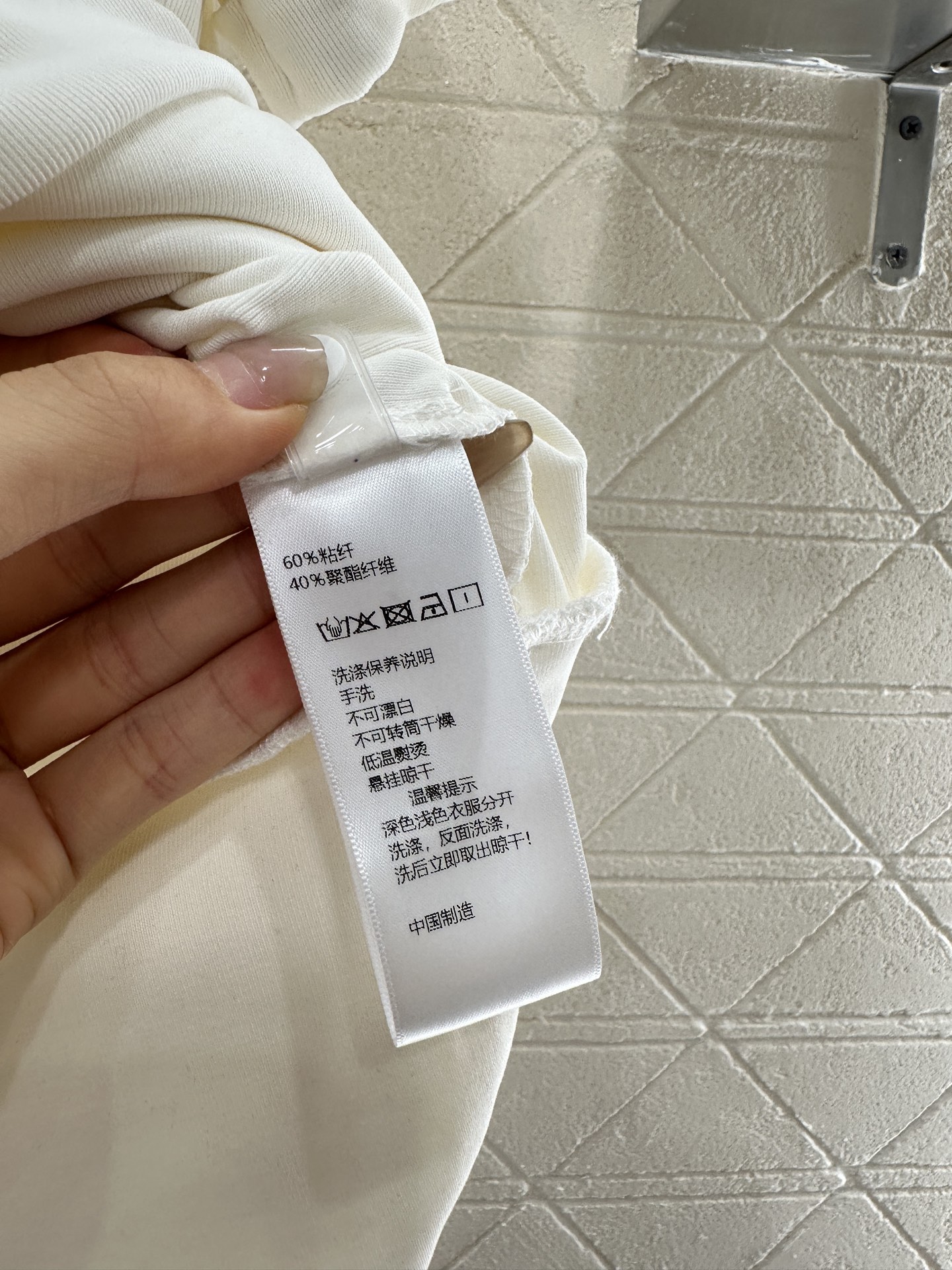 ♥Chane*♥2025新品上架
  不对称短袖抽绳长裤套装
斜裁不对称短袖上衣全棉材质的织造 透气舒适