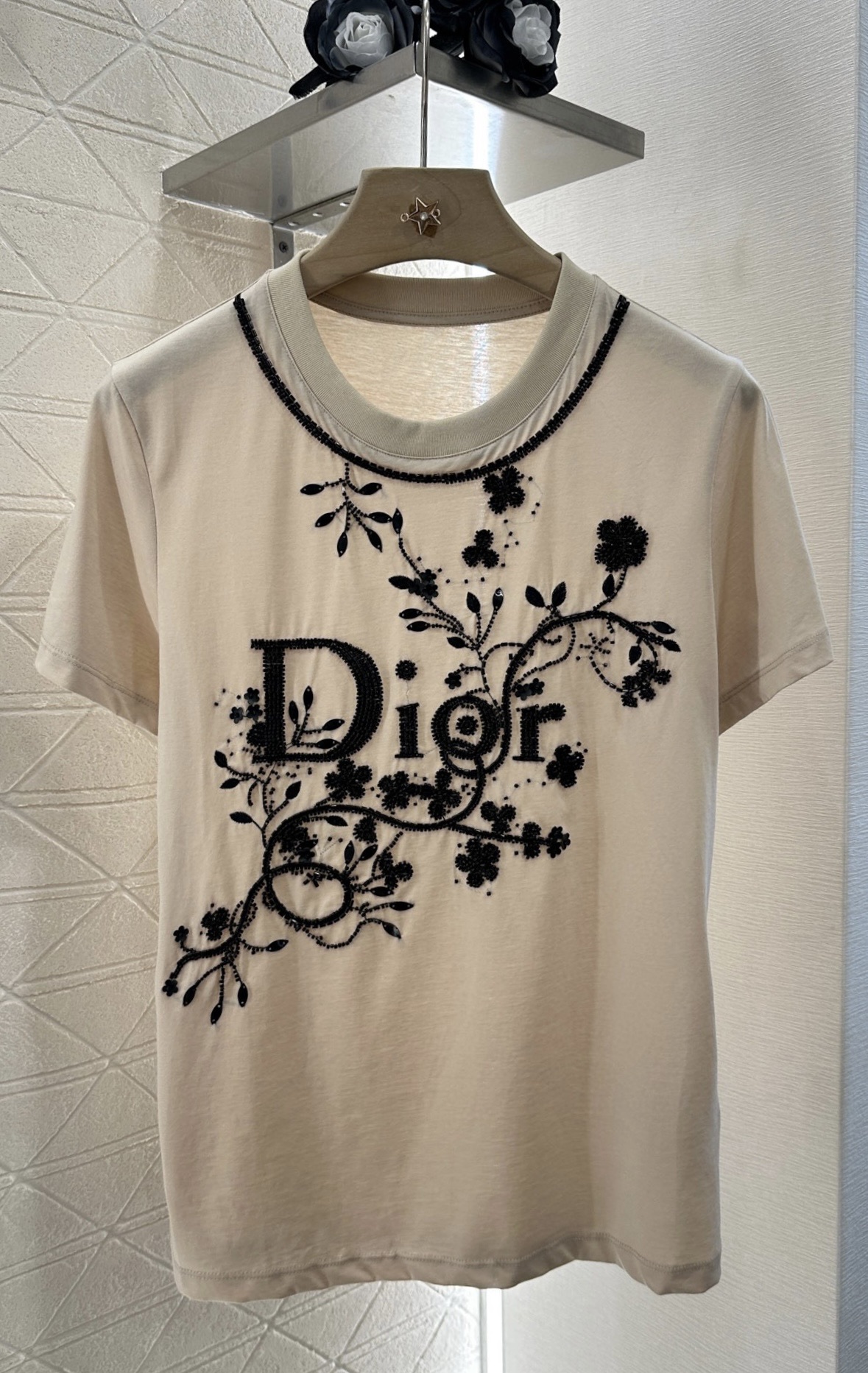 ♥Dio*♥2025新品上架
  重工刺绣钉珠字母𝑇𝑒𝑒
定制YB丝光全棉材质 透气舒适 质感十足 常规
