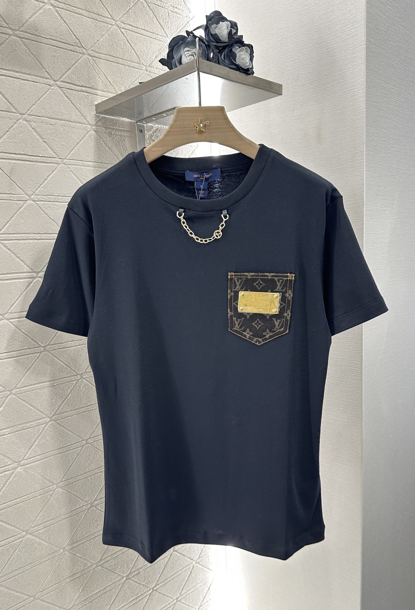 ♥Louis Vuitto*♥2025新品上架
      金属徽标口袋𝑇𝑒𝑒
定制YB原生丝光全棉材质