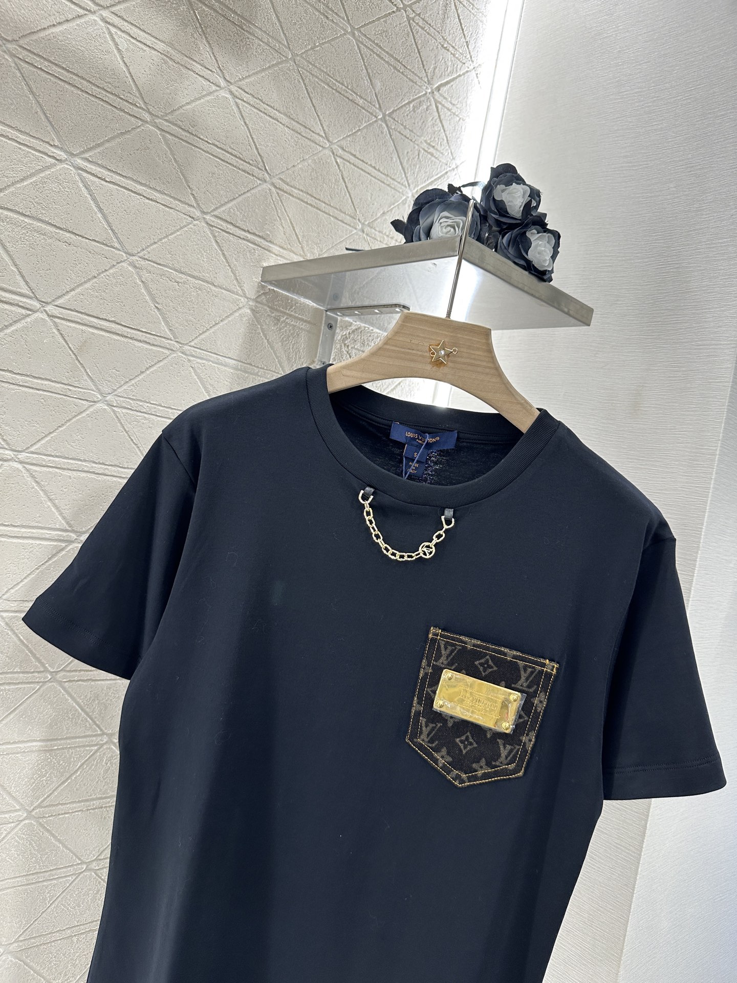 ♥Louis Vuitto*♥2025新品上架
      金属徽标口袋𝑇𝑒𝑒
定制YB原生丝光全棉材质