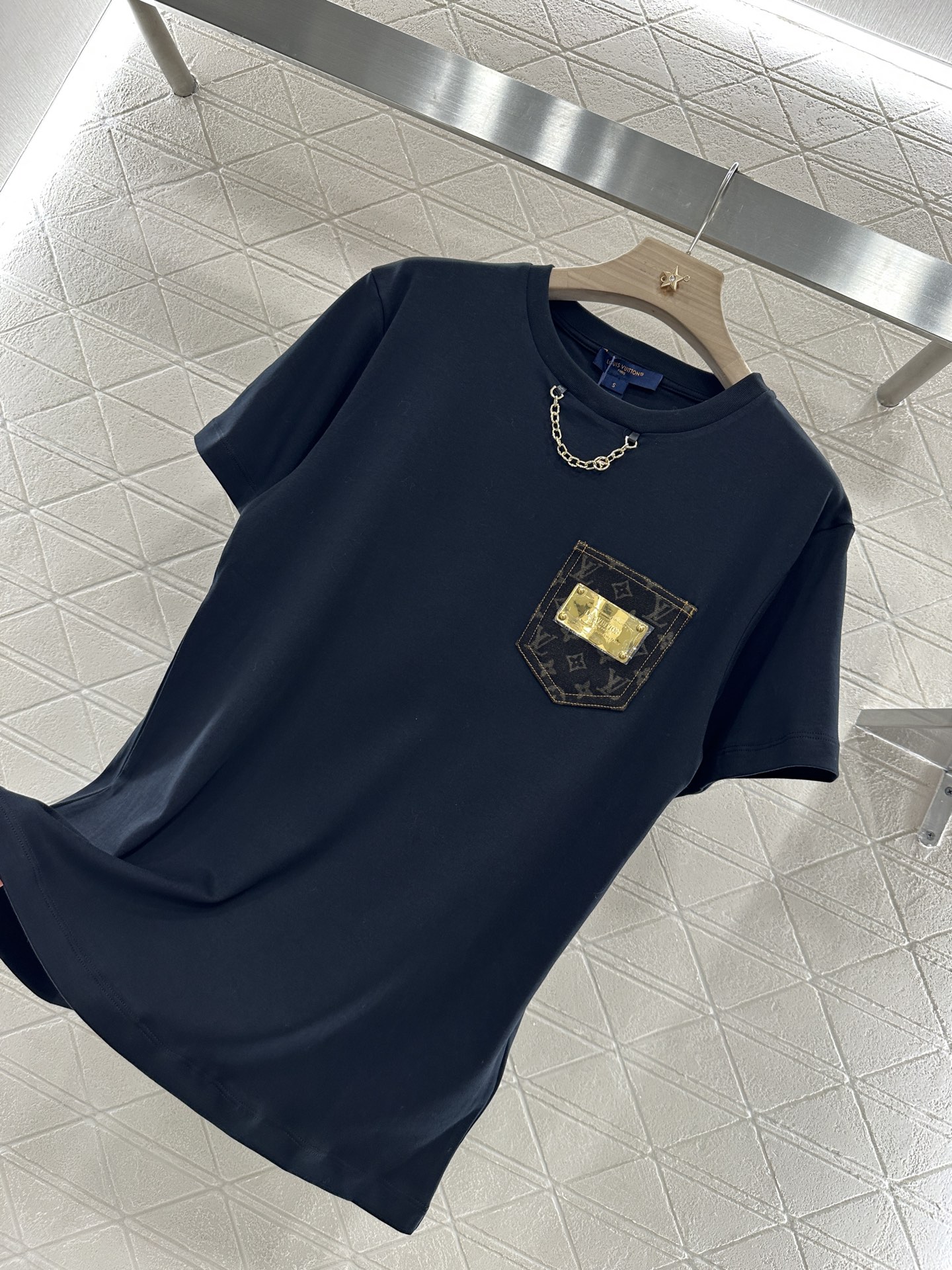 ♥Louis Vuitto*♥2025新品上架
      金属徽标口袋𝑇𝑒𝑒
定制YB原生丝光全棉材质