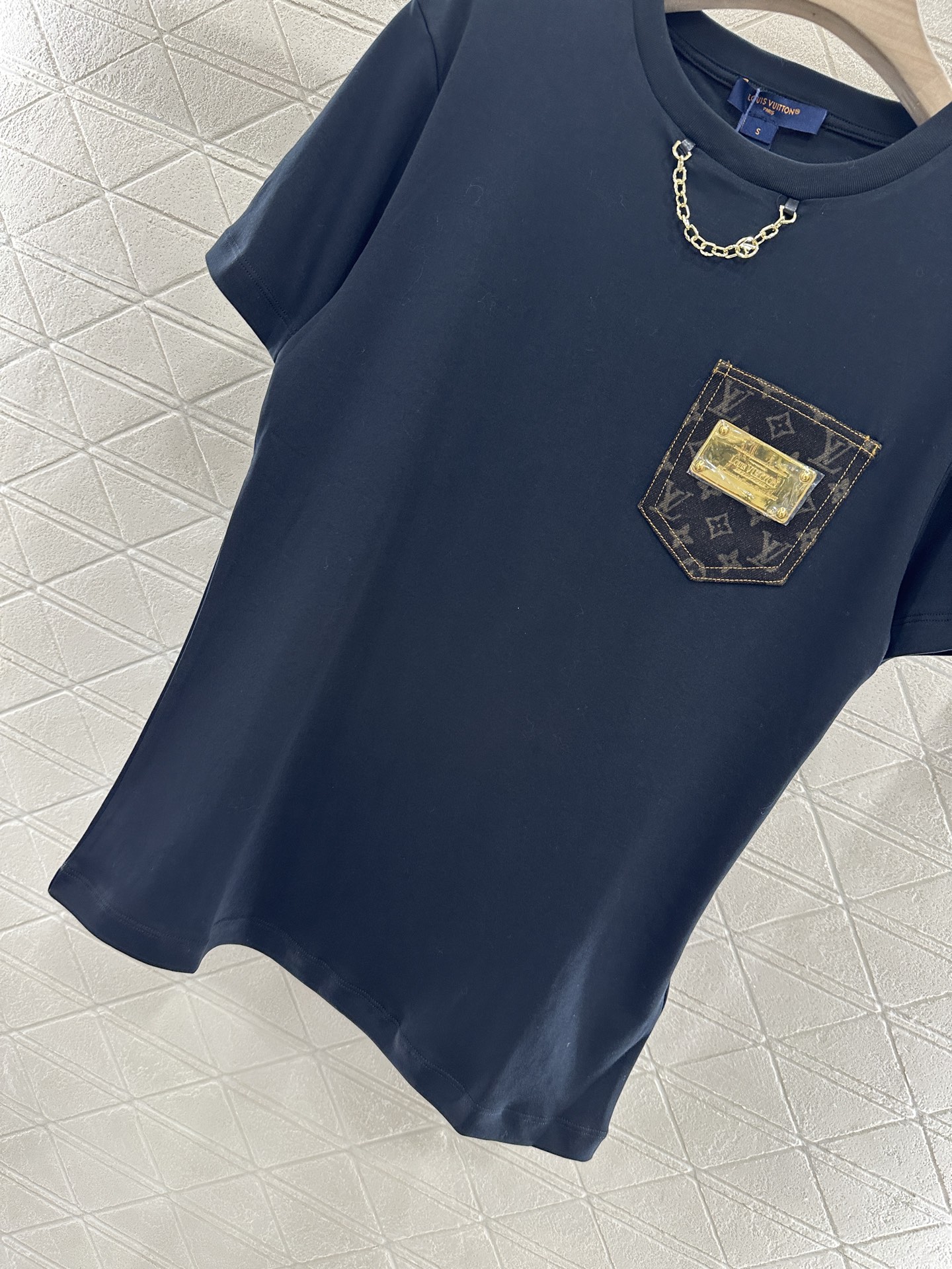 ♥Louis Vuitto*♥2025新品上架
      金属徽标口袋𝑇𝑒𝑒
定制YB原生丝光全棉材质