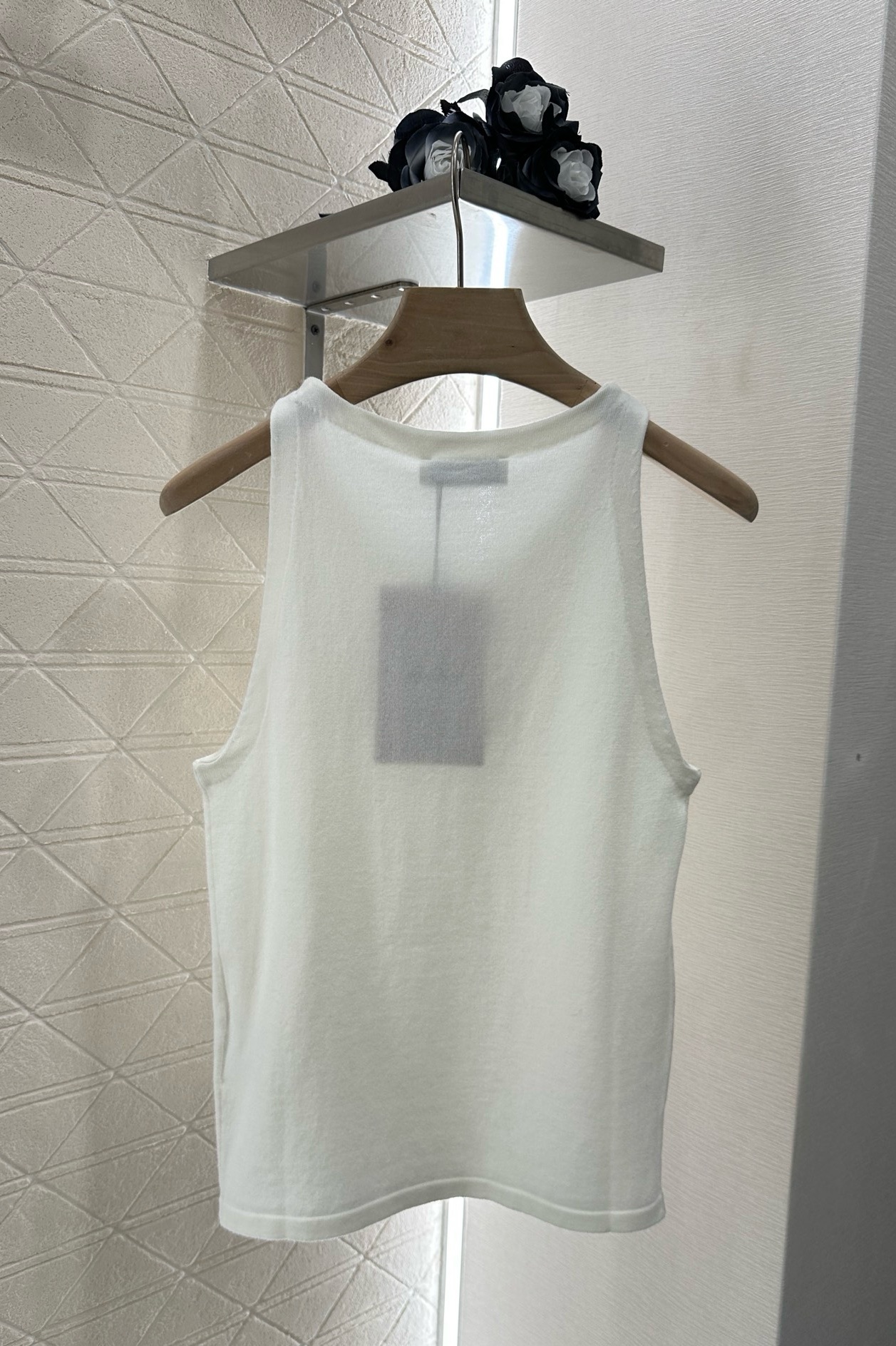 ♥Miumi*♥2025新品上架
     修身针织背心
定制YB羊毛纱线织造 细腻柔软 弹力十足 精致