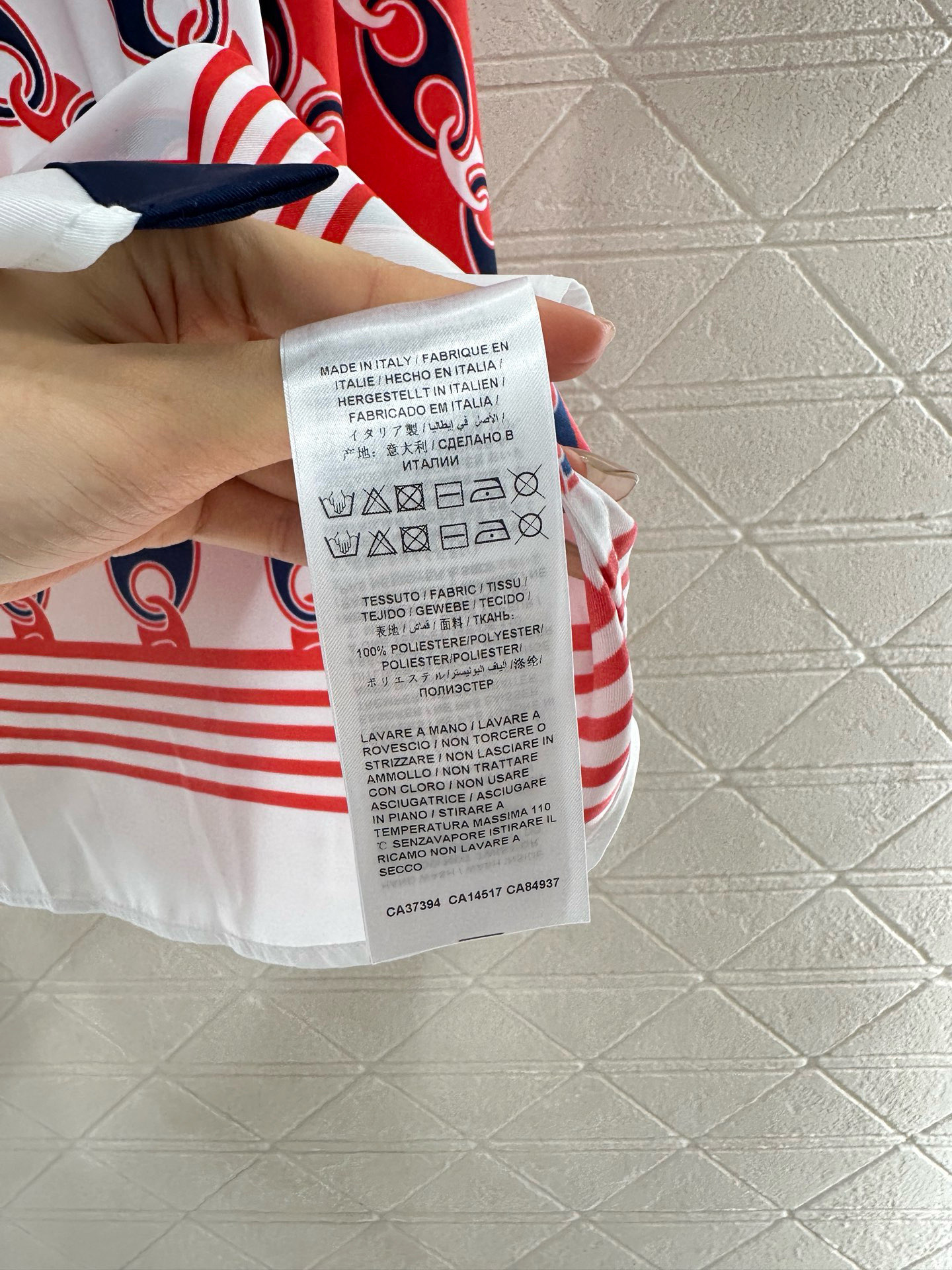 ♥Gucc*♥2025新品上架
   印花衬衫短裤套装
定制YB进口斜纹稠材质 质感垂顺舒适 正肩翻领衬