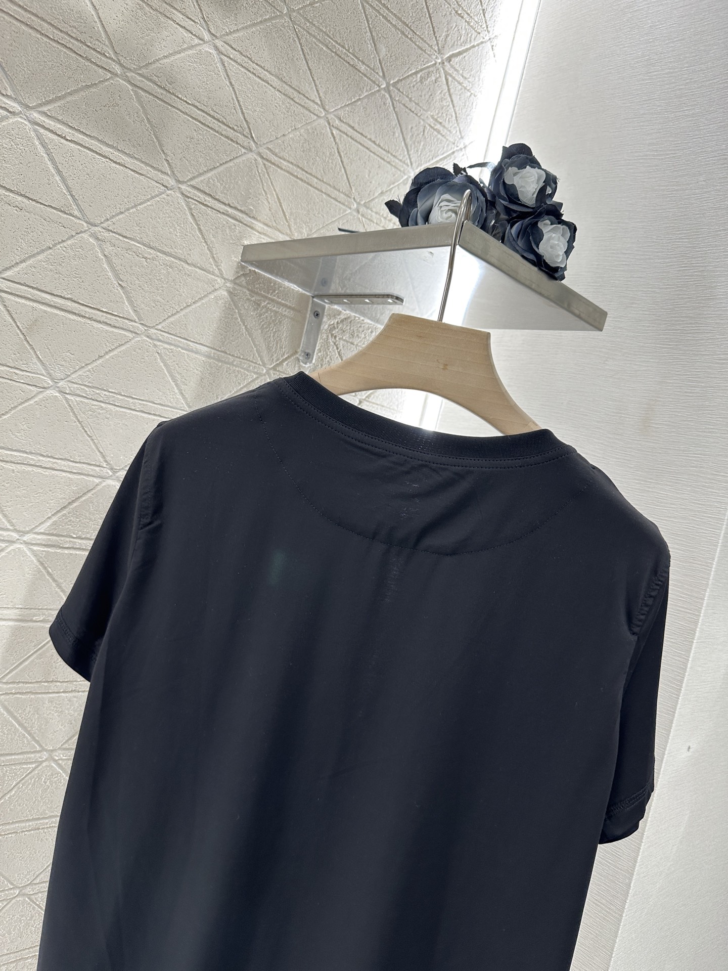 2025 Herme* Totem Gradient Print Tee for Stylish Women: High-Quality, Customized Cotton T-Shirt - 图片 4