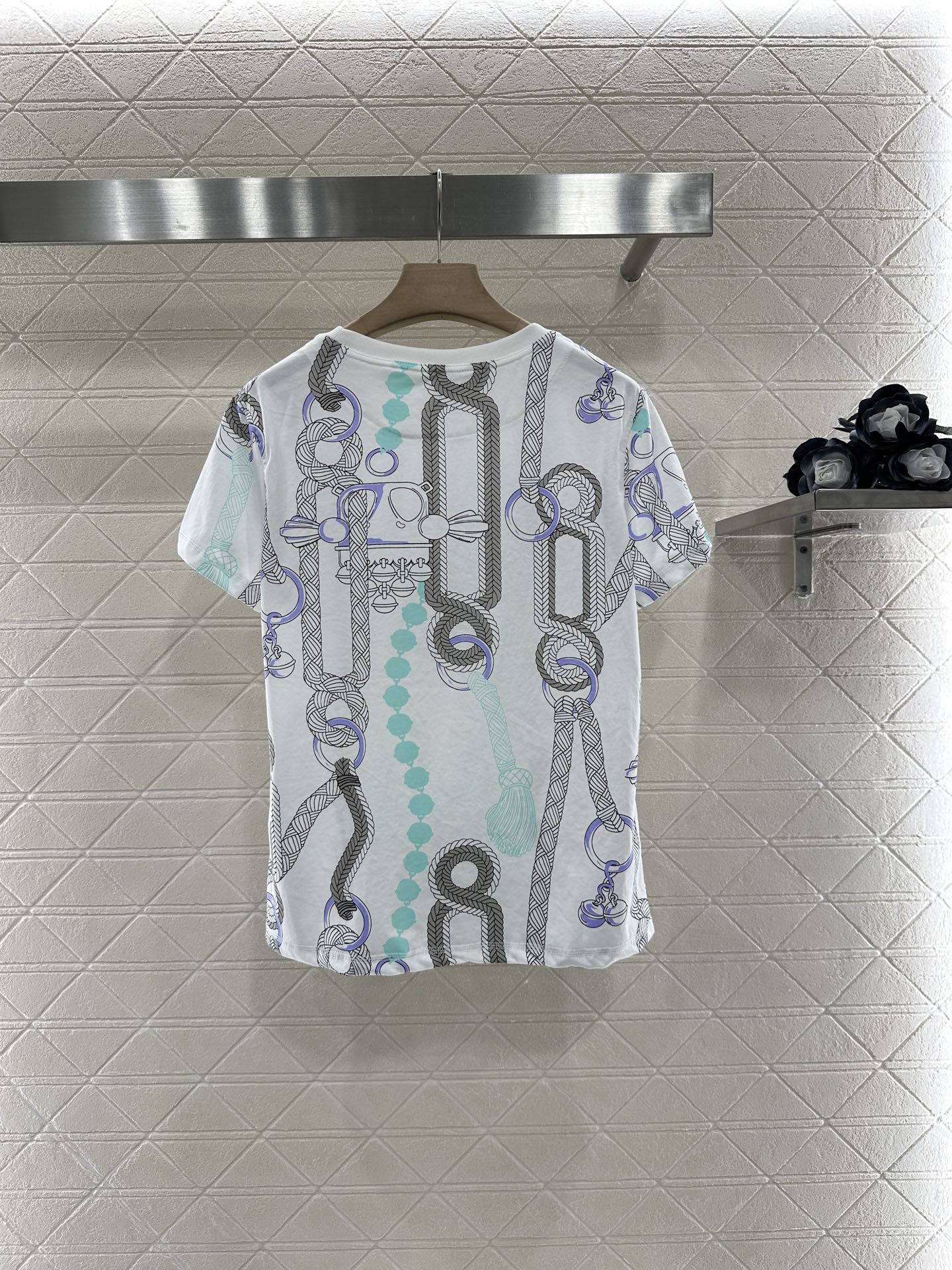 2025 New Herme* Tee: Stylish, Comfortable, Quality Short-Sleeve Shirt with Chain Tie Pattern - 图片 2