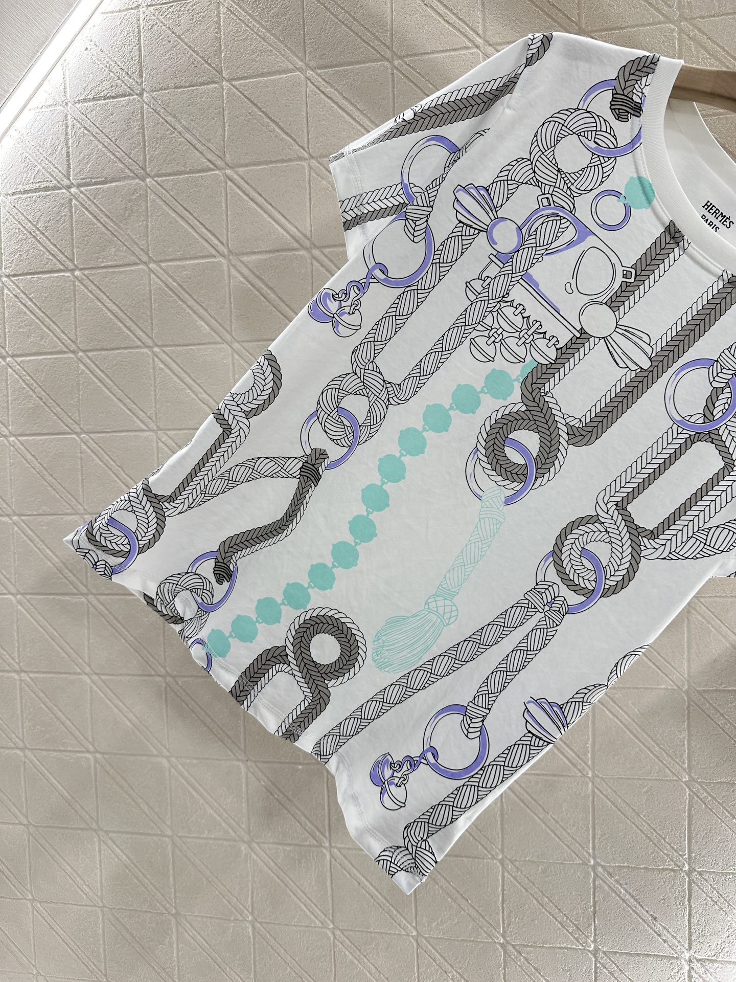 2025 New Herme* Tee: Stylish, Comfortable, Quality Short-Sleeve Shirt with Chain Tie Pattern - 图片 5