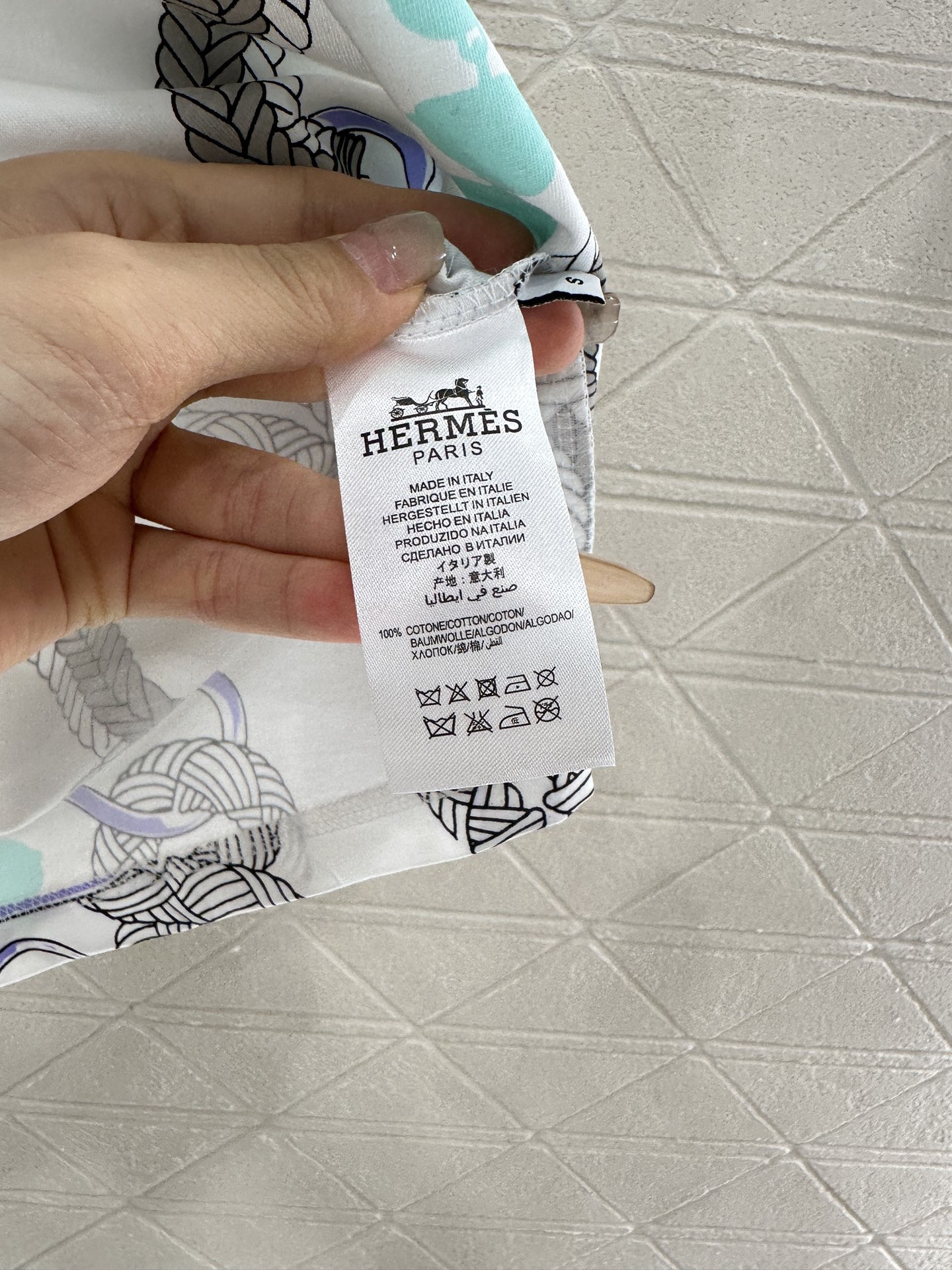 2025 New Herme* Tee: Stylish, Comfortable, Quality Short-Sleeve Shirt with Chain Tie Pattern - 图片 9