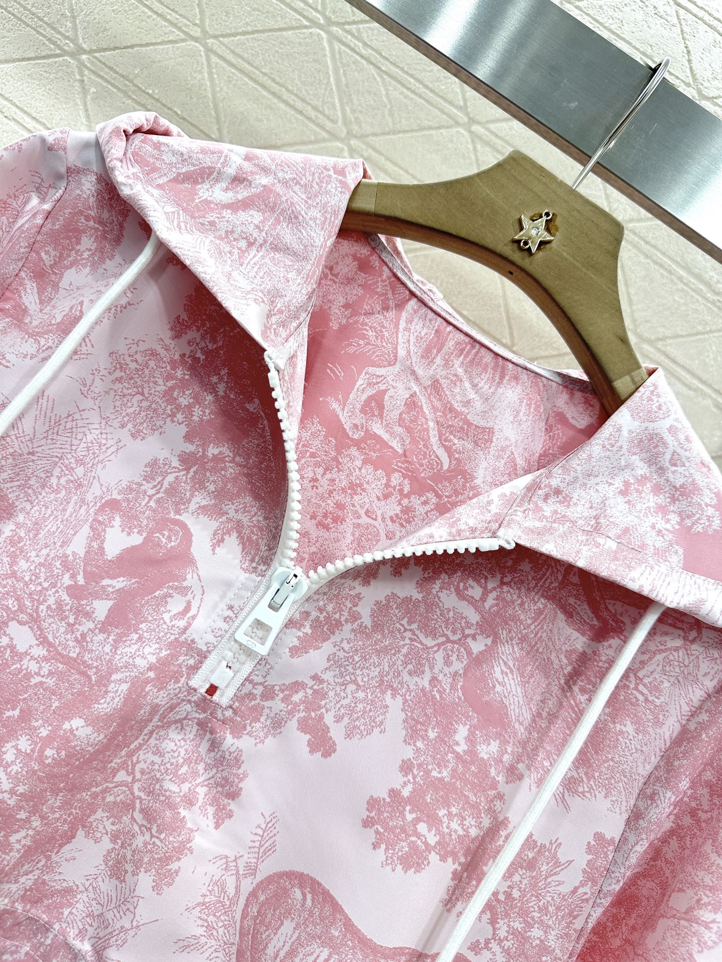 2025 Hard-Core Women’s Suit with Floral Hats & High-Quality Fragrance Materials - 图片 8