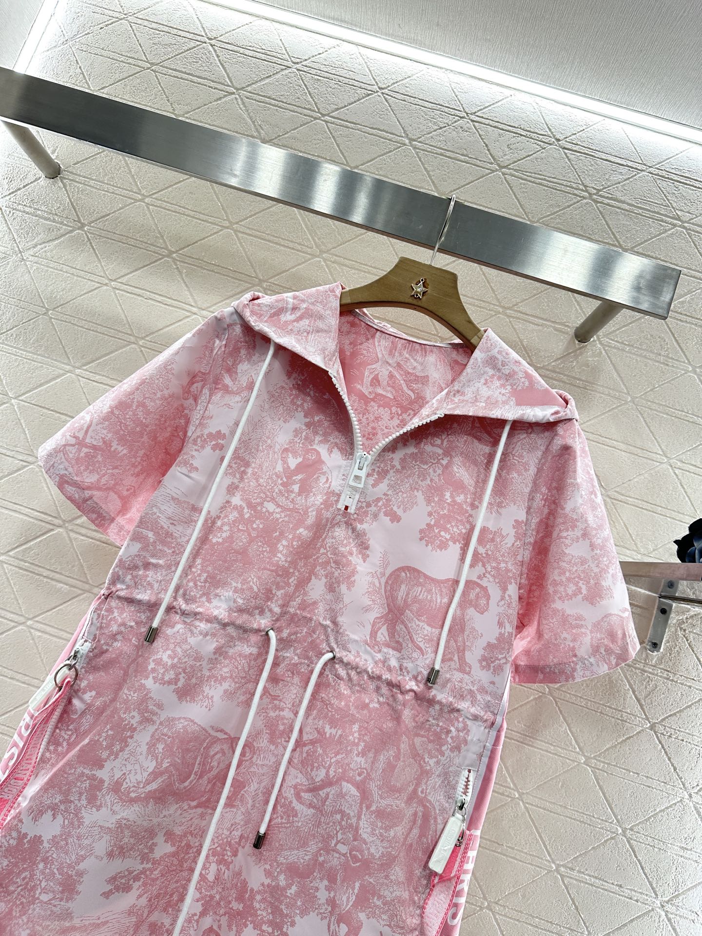 2025 Hard-Core Women’s Suit with Floral Hats & High-Quality Fragrance Materials - 图片 4