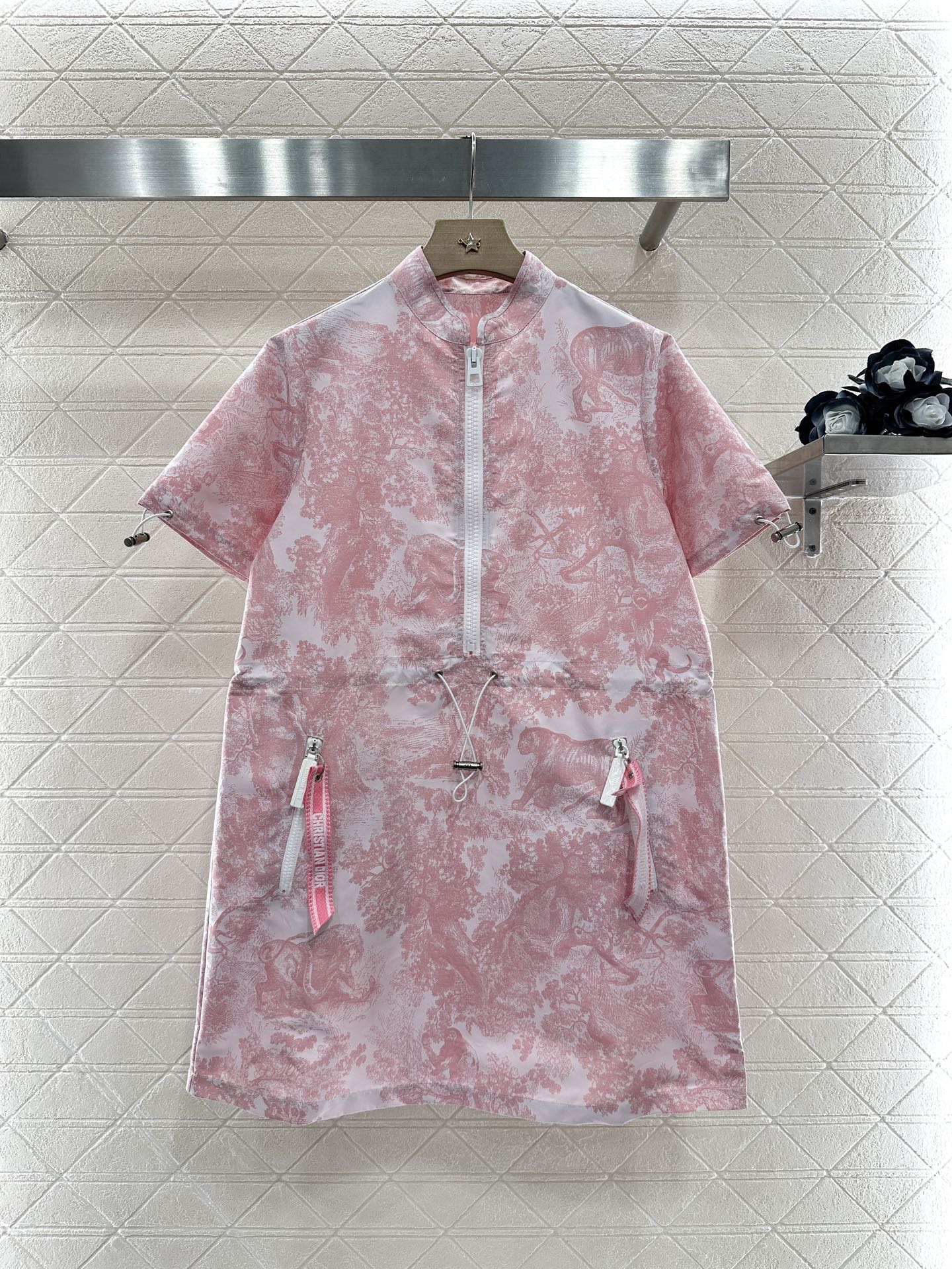 Original Hard-Core Women’s Suit: Customized High-Quality Design with Jungle Elements