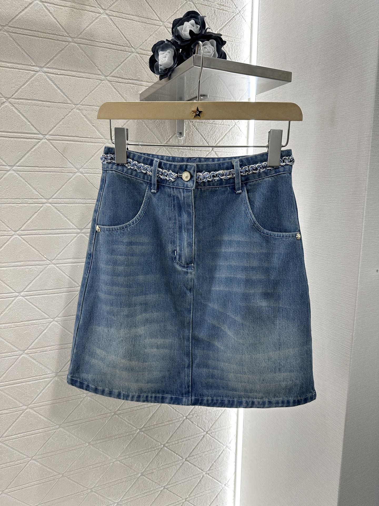 Fashion Review: P667 Rocks Chane 2025 with Customized YB-Slashed Cotton Jeans - 图片 8