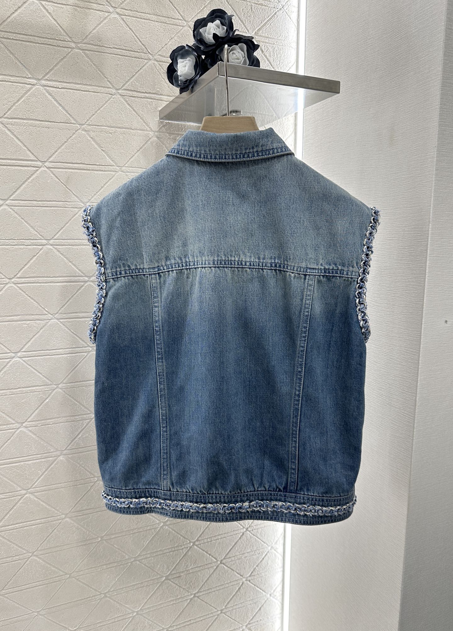 Fashion Review: P667 Rocks Chane 2025 with Customized YB-Slashed Cotton Jeans - 图片 2