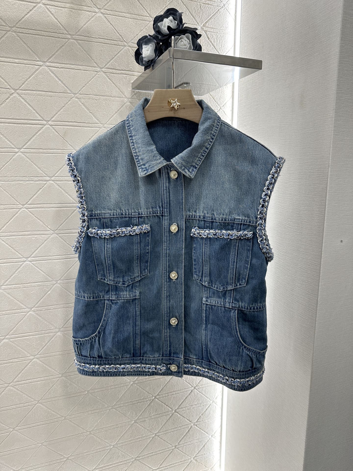 Fashion Review: P667 Rocks Chane 2025 with Customized YB-Slashed Cotton Jeans