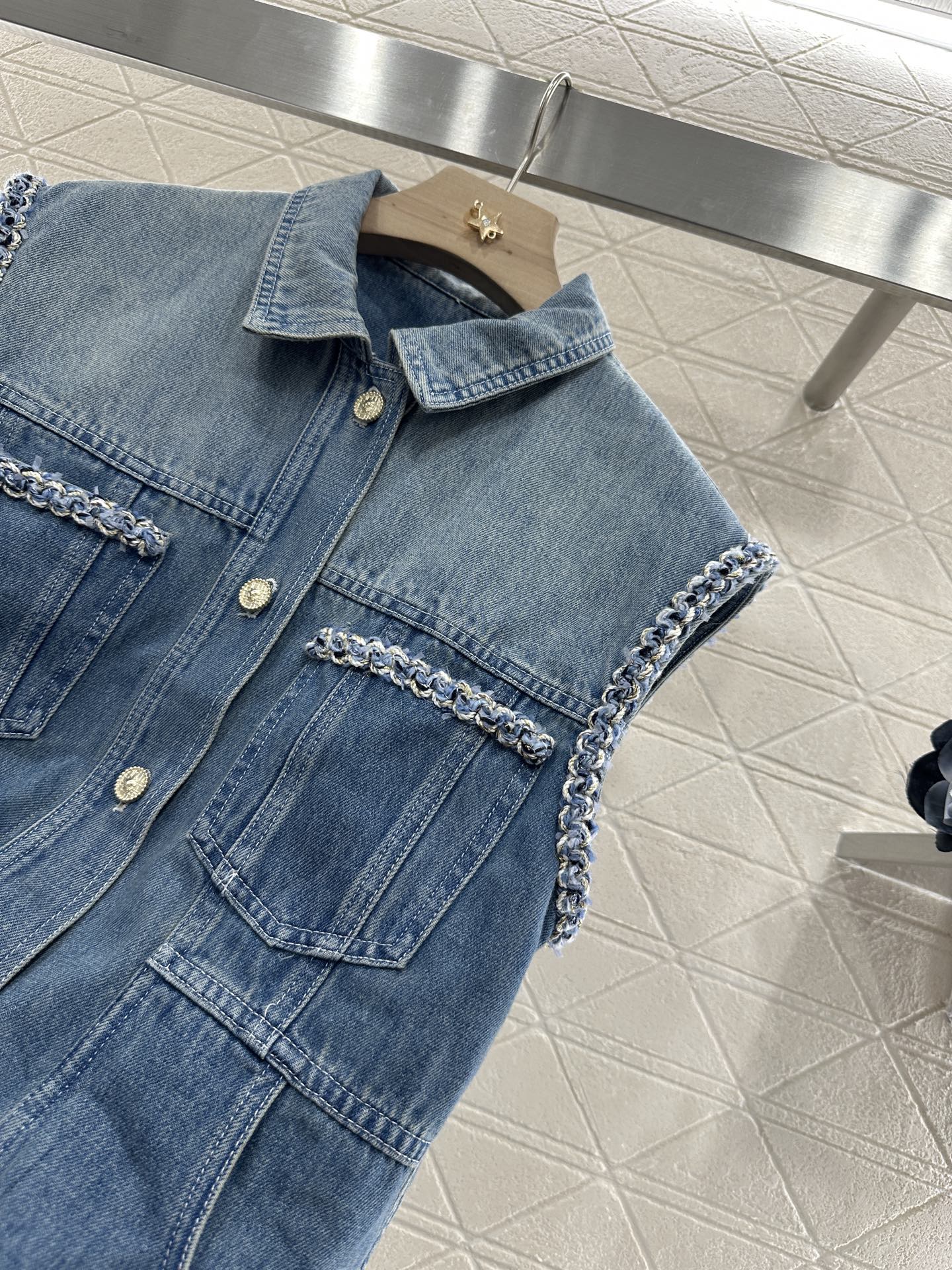 Fashion Review: P667 Rocks Chane 2025 with Customized YB-Slashed Cotton Jeans - 图片 7
