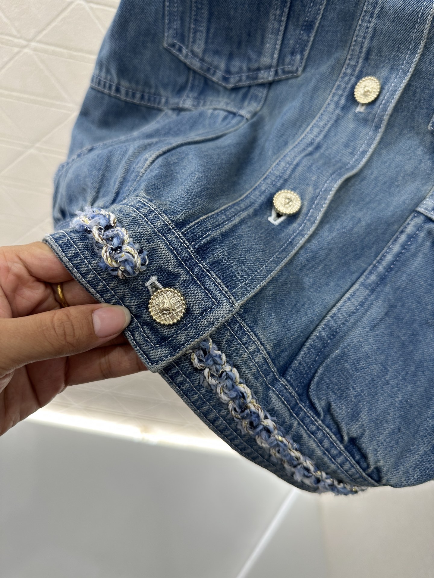 Fashion Review: P667 Rocks Chane 2025 with Customized YB-Slashed Cotton Jeans - 图片 6