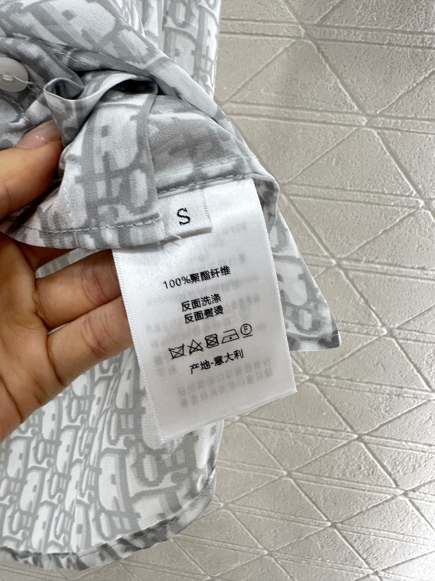 ♥Dio*♥2025新品上架
  印花廓形衬衫短裤套装
定制YB进口斜纹稠材质 质感垂顺舒适 正肩翻领衬