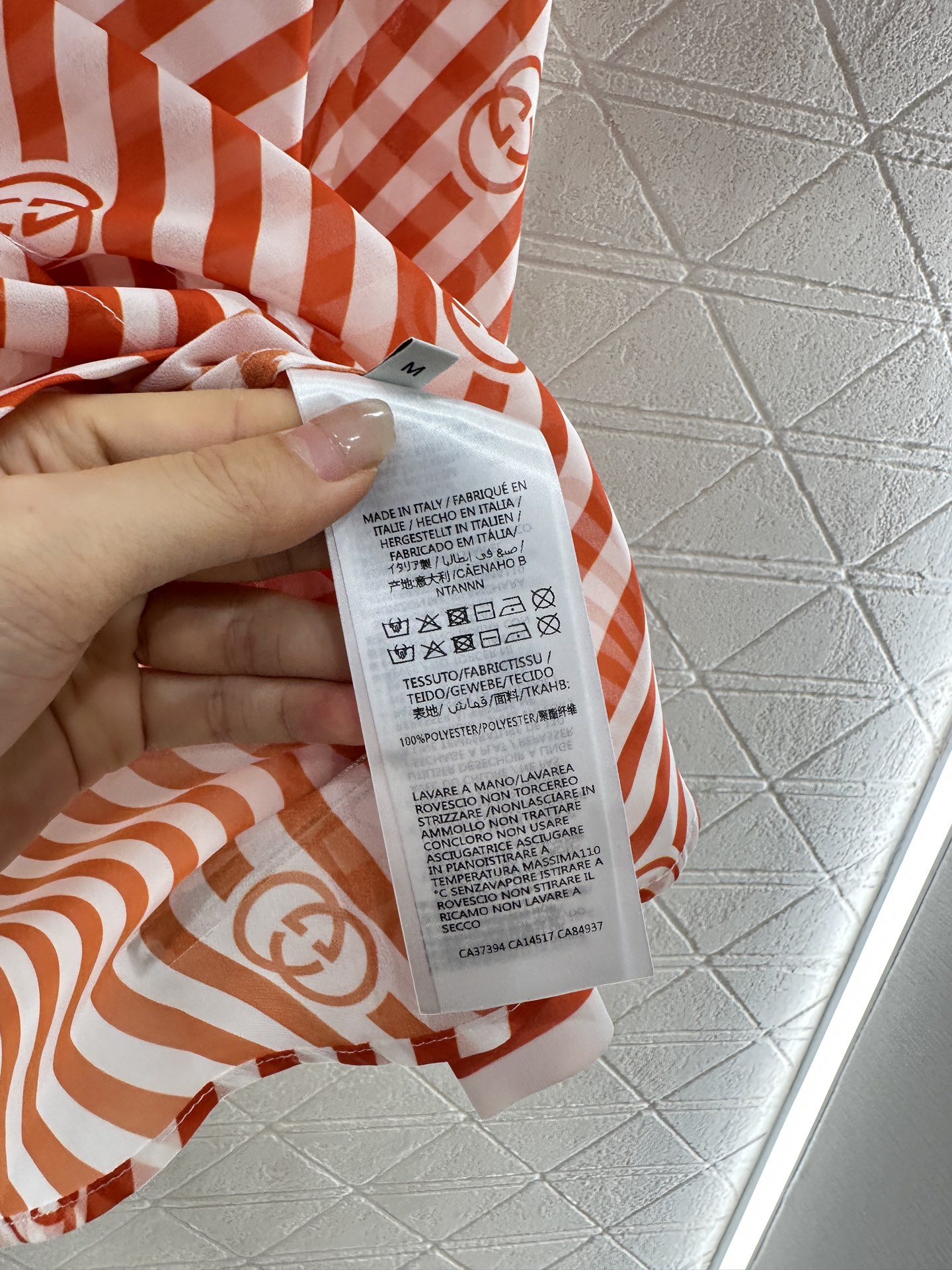 ♥Gucc*♥2025新品上架
    印花衬衫短裤套装
定制YB进口斜纹稠材质 质感垂顺舒适 正肩翻领