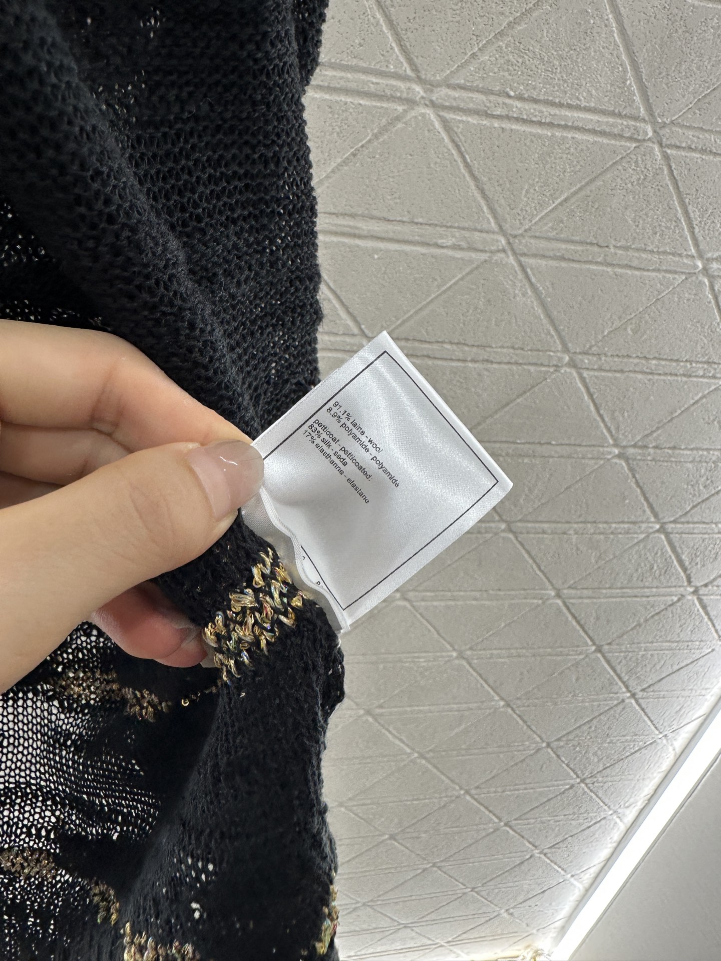 ♥Chane*♥2025新品上架
  金线刺绣裙摆针织背心裙
定制YB羊毛纱线织造 柔软亲肤 舒适有型 
