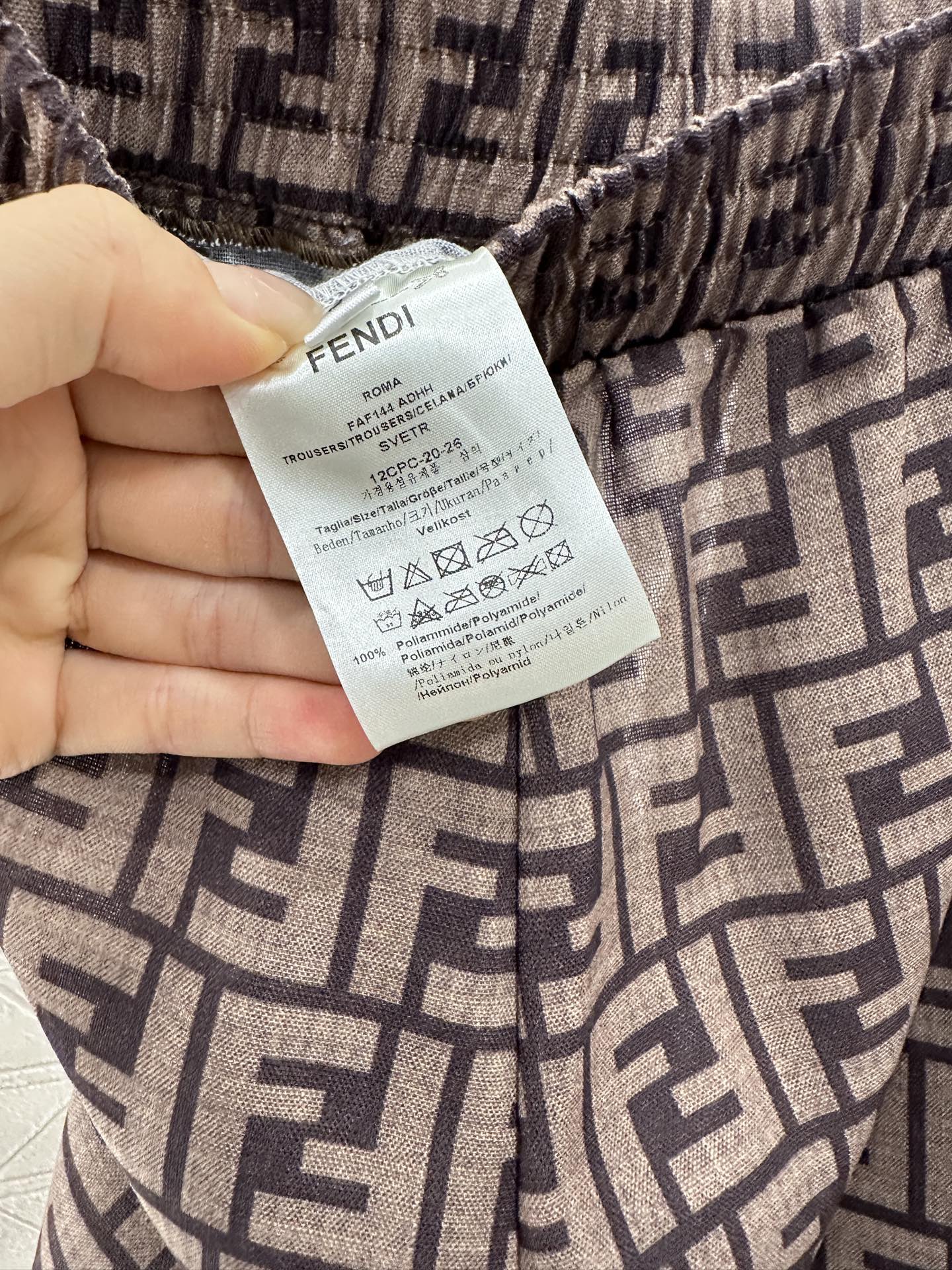 ♥Fend*♥2025新品上架
  印花短袖外套长裤套装
定制YB进口材质 质感高级 品相十足 通体双F