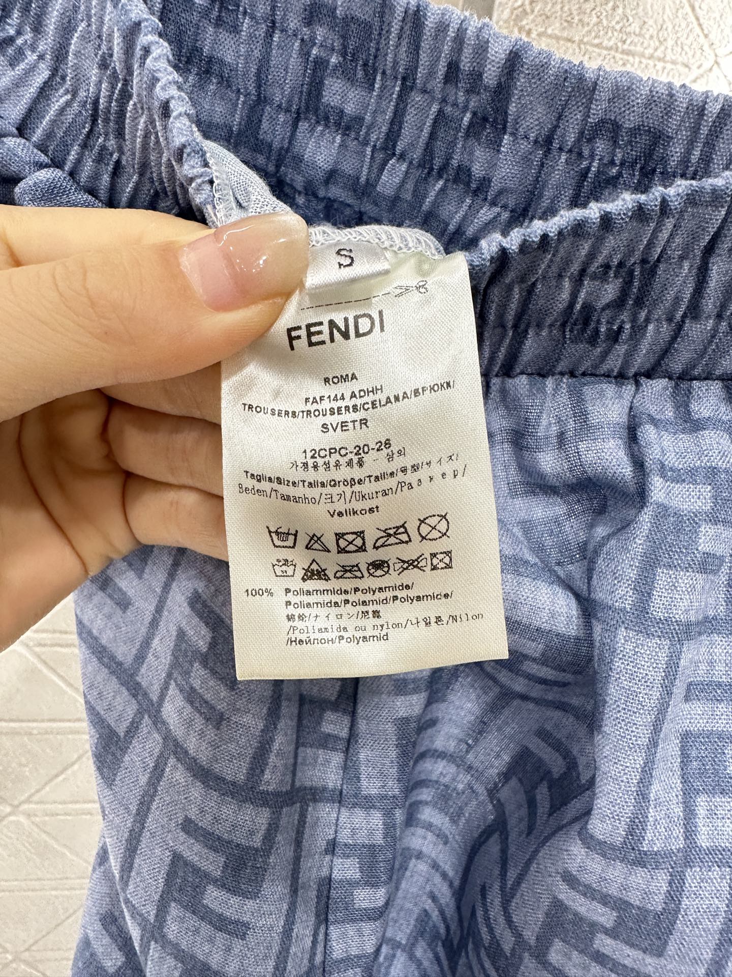 ♥Fend*♥2025新品上架
  印花短袖外套长裤套装
定制YB进口材质 质感高级 品相十足 通体双F