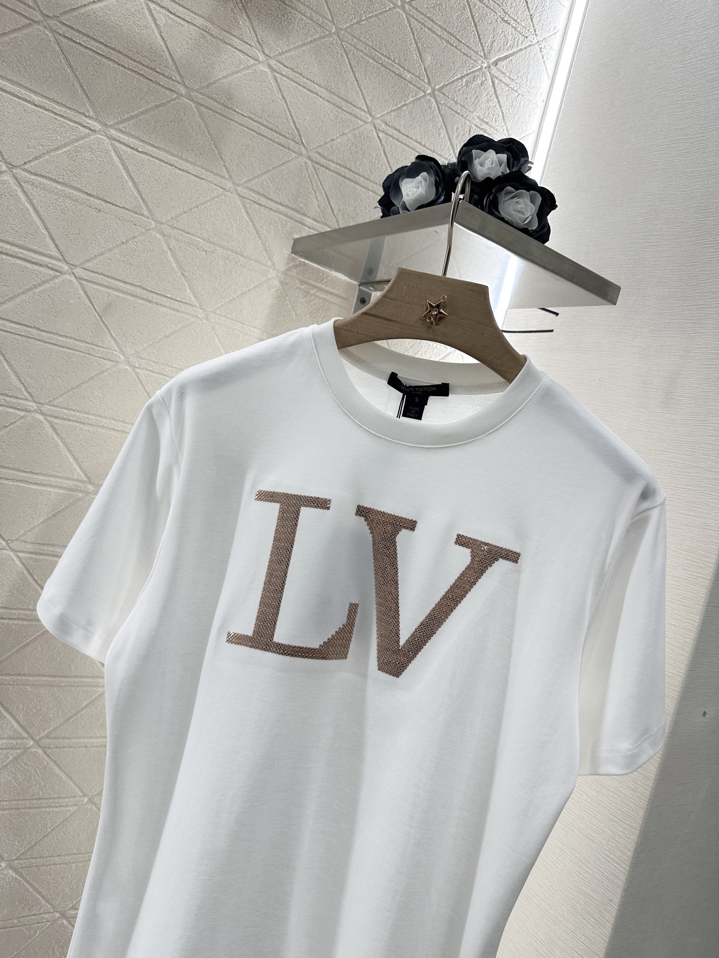 ♥Louis Vuitto*♥2025新品上架
    重工刺绣住珠片𝑇𝑒𝑒
定制YB丝光全棉材质 透气