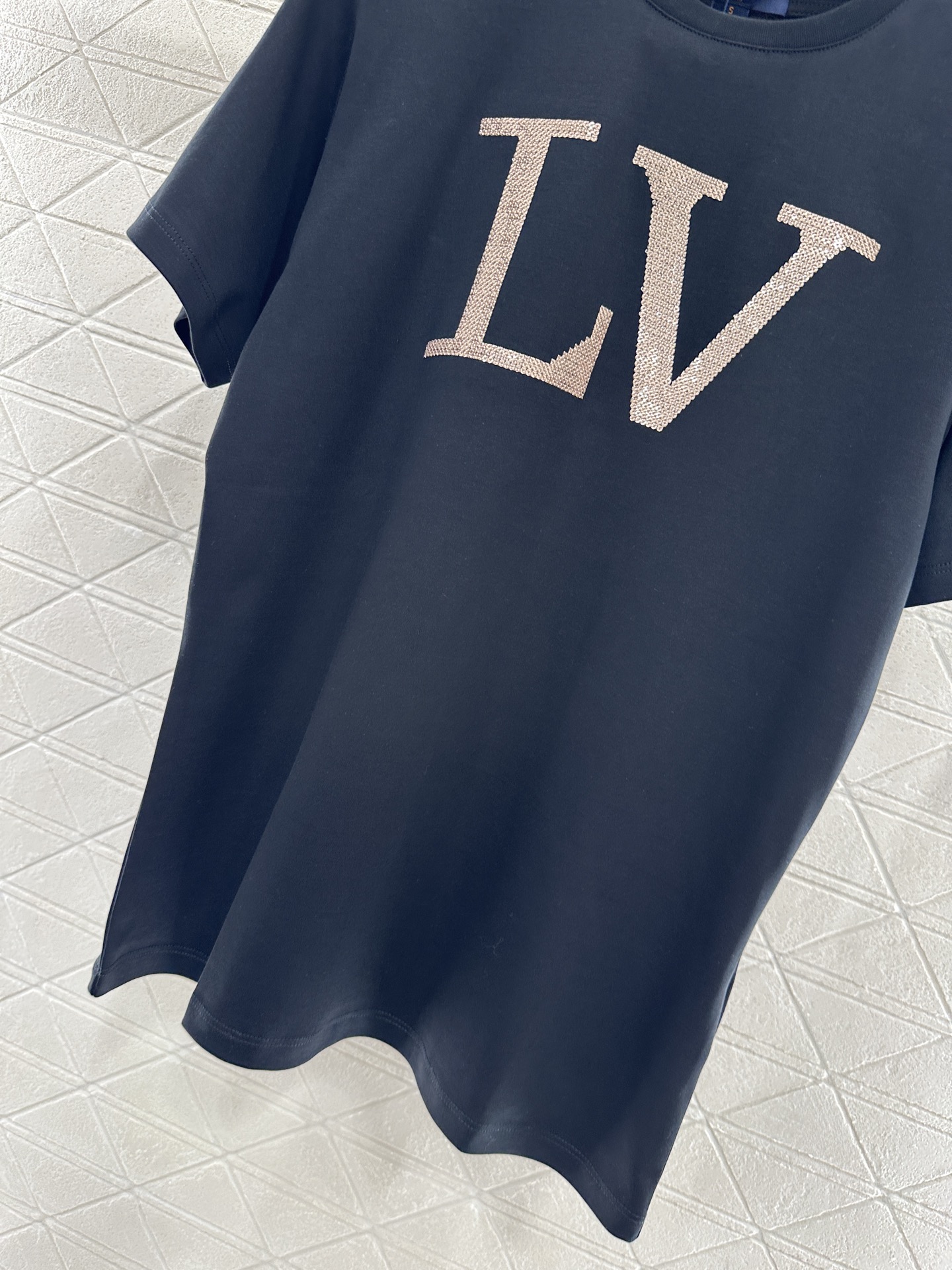 ♥Louis Vuitto*♥2025新品上架
    重工刺绣住珠片𝑇𝑒𝑒
定制YB丝光全棉材质 透气