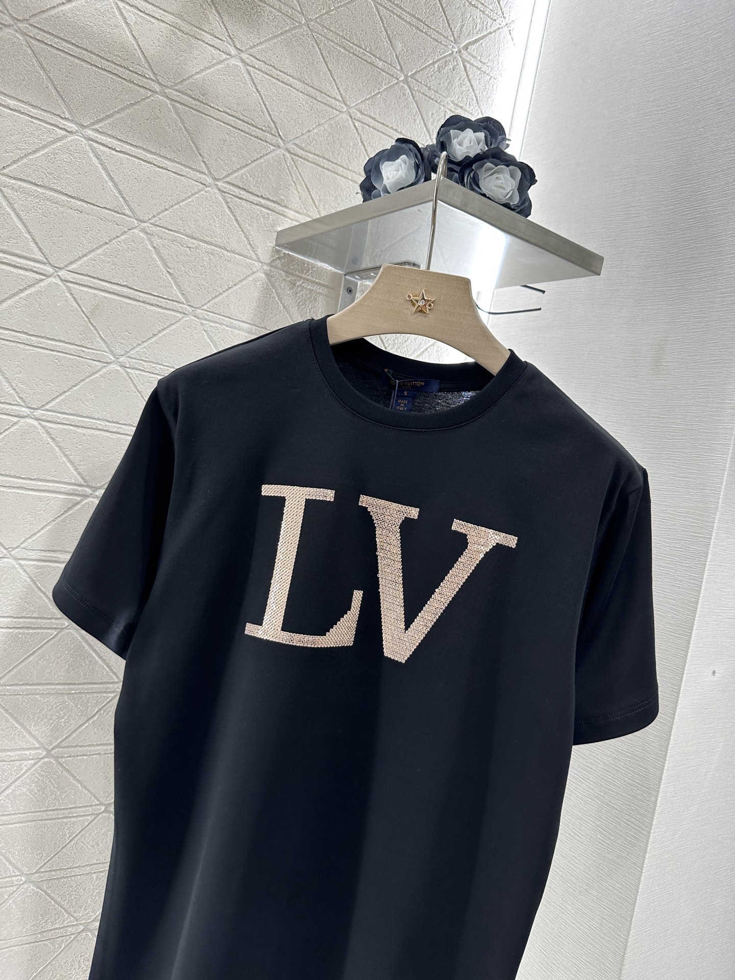 ♥Louis Vuitto*♥2025新品上架
    重工刺绣住珠片𝑇𝑒𝑒
定制YB丝光全棉材质 透气