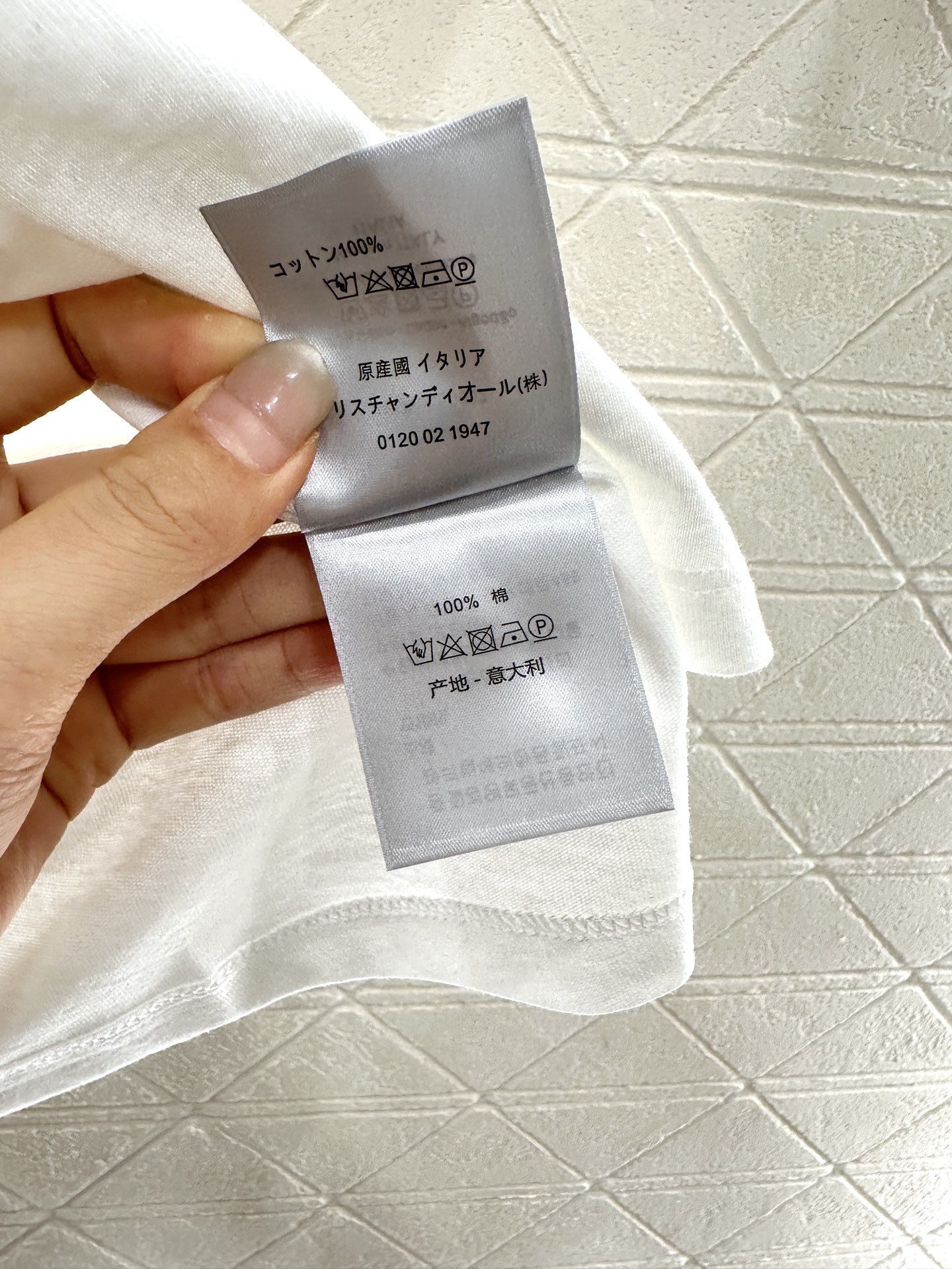 ♥Dio*♥2025新品上架
    城景圆领印花𝑇𝑒𝑒
定制YB棉麻材质 肌理明显 透气舒适 常规短袖