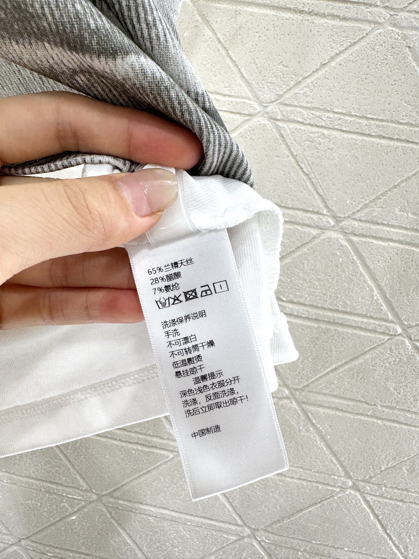 ♥Alexander wan*♥2025新品上架
      印花假两件𝑇𝑒𝑒
定制YB进口天丝醋酸材质