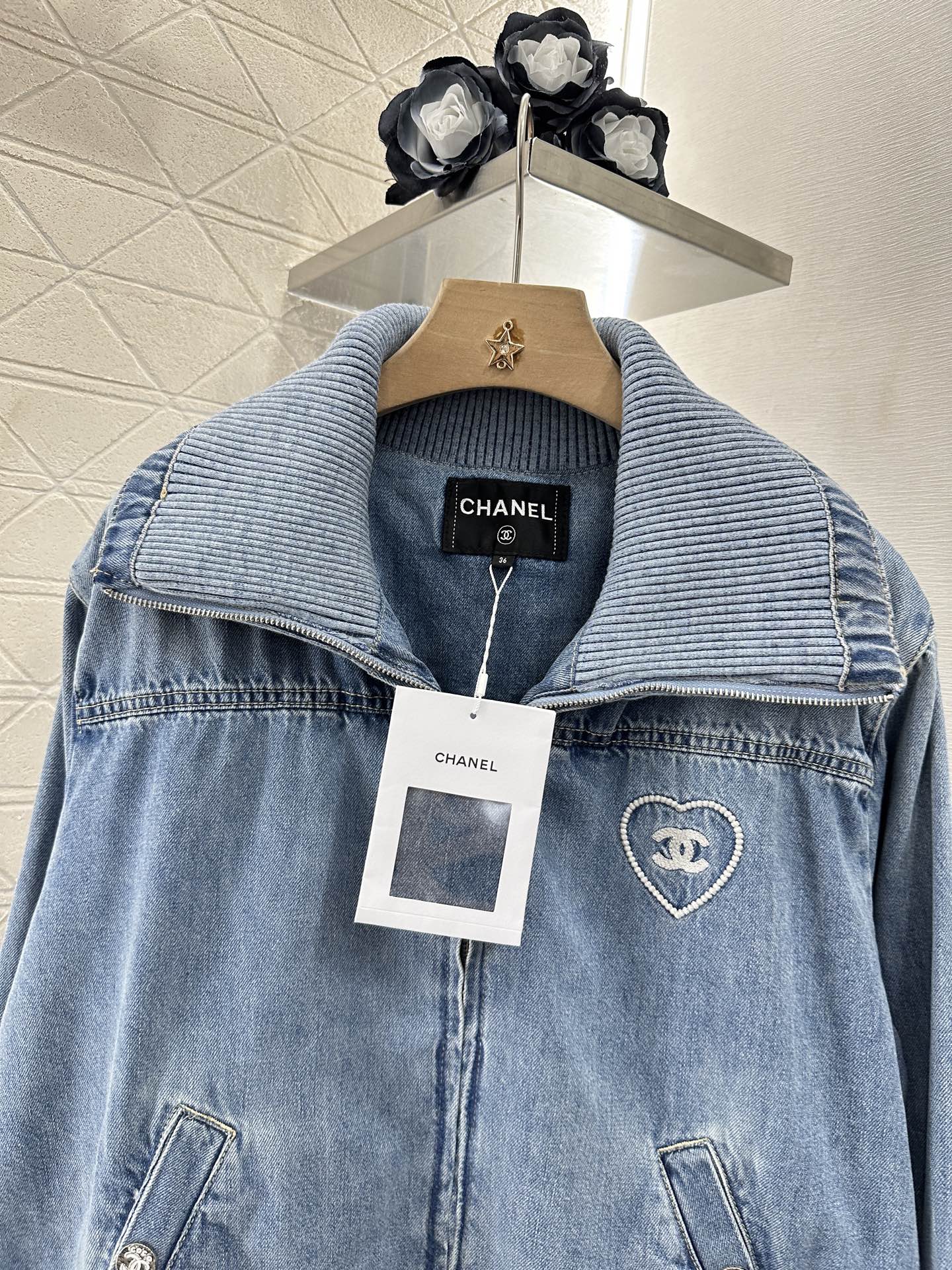 ♥Chane*♥2025新品上架
    翻领夹克牛仔外套
定制YB斜纹棉牛仔材质 酵素多重水洗 蓝色配