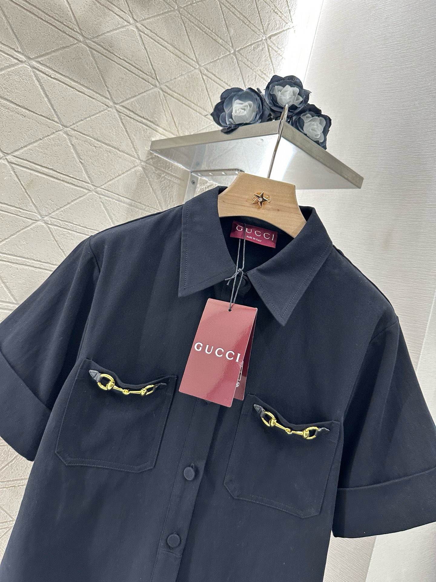 ♥Gucc*♥2025新品上架
    链扣衬衫外套半裙套装
定制YB斜纹全棉材质 质感高级 穿搭有型 