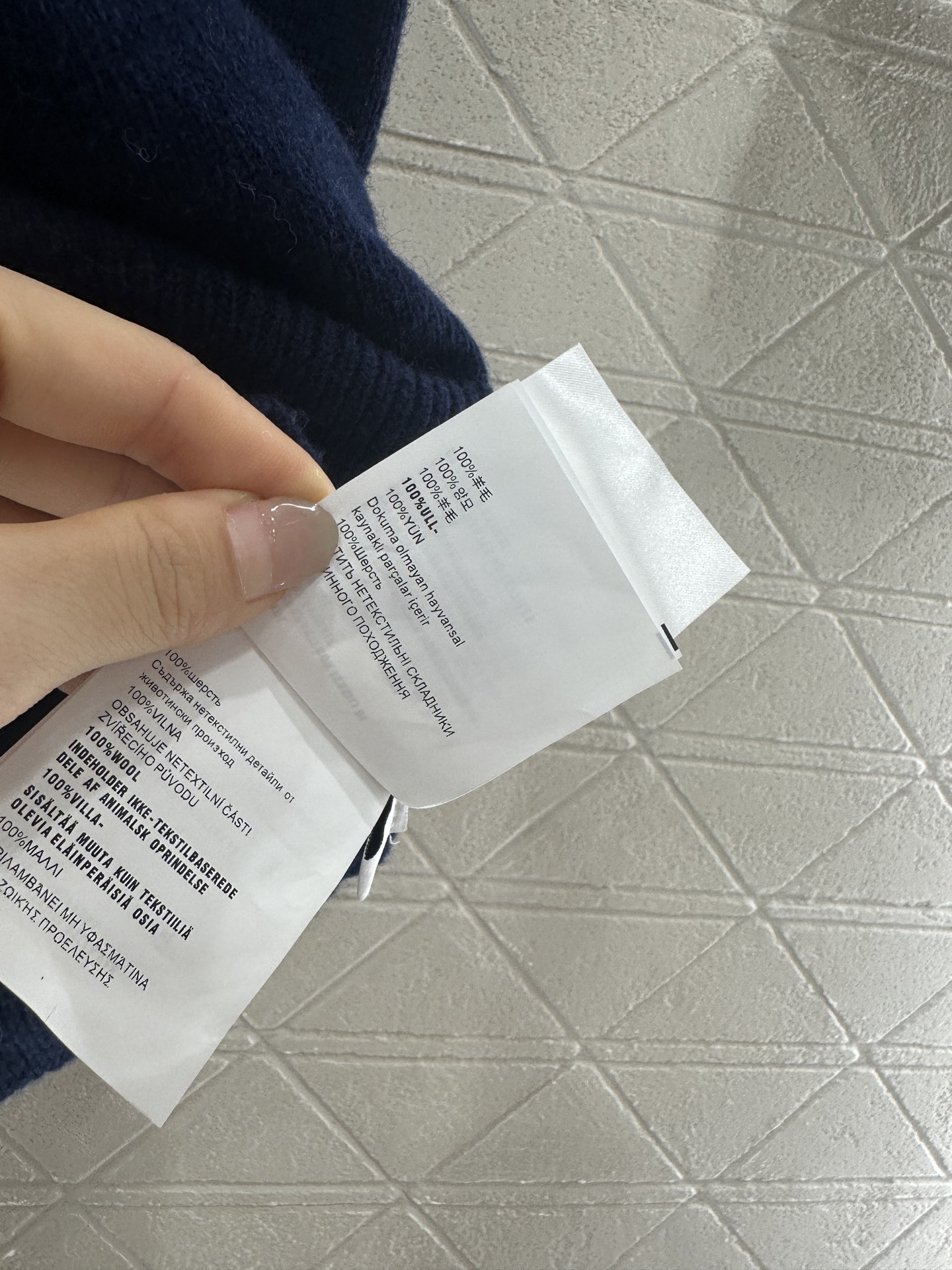 ♥Miumi*♥2025新品上架
      学院针织背心
定制YB羊毛纱线织造 细腻柔软 弹力十足 针