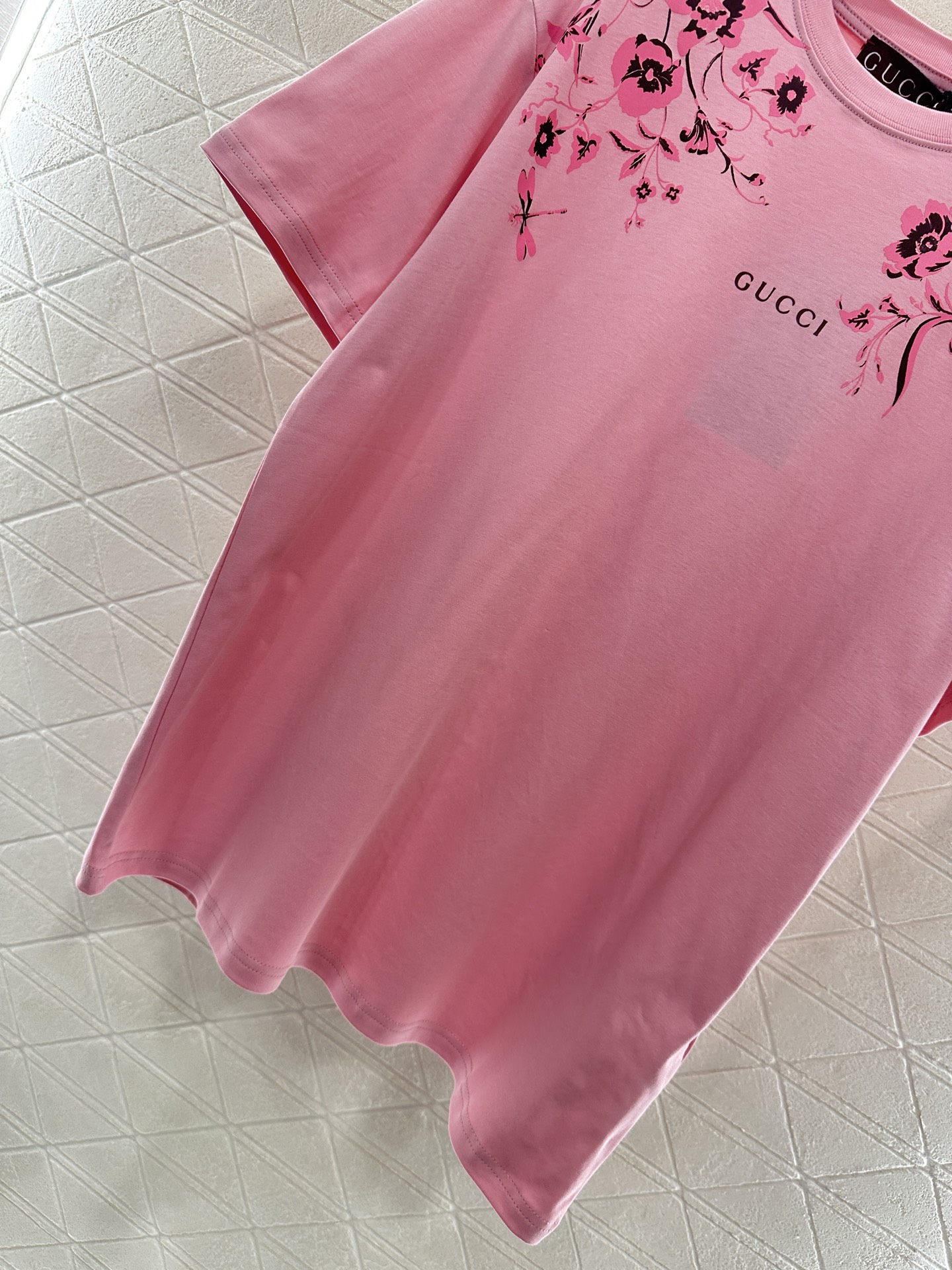 ♥Gucc*♥2025新品上架
      印花圆领𝑇𝑒𝑒
定制YB原生全棉材质 透气舒适 质感十足 宽