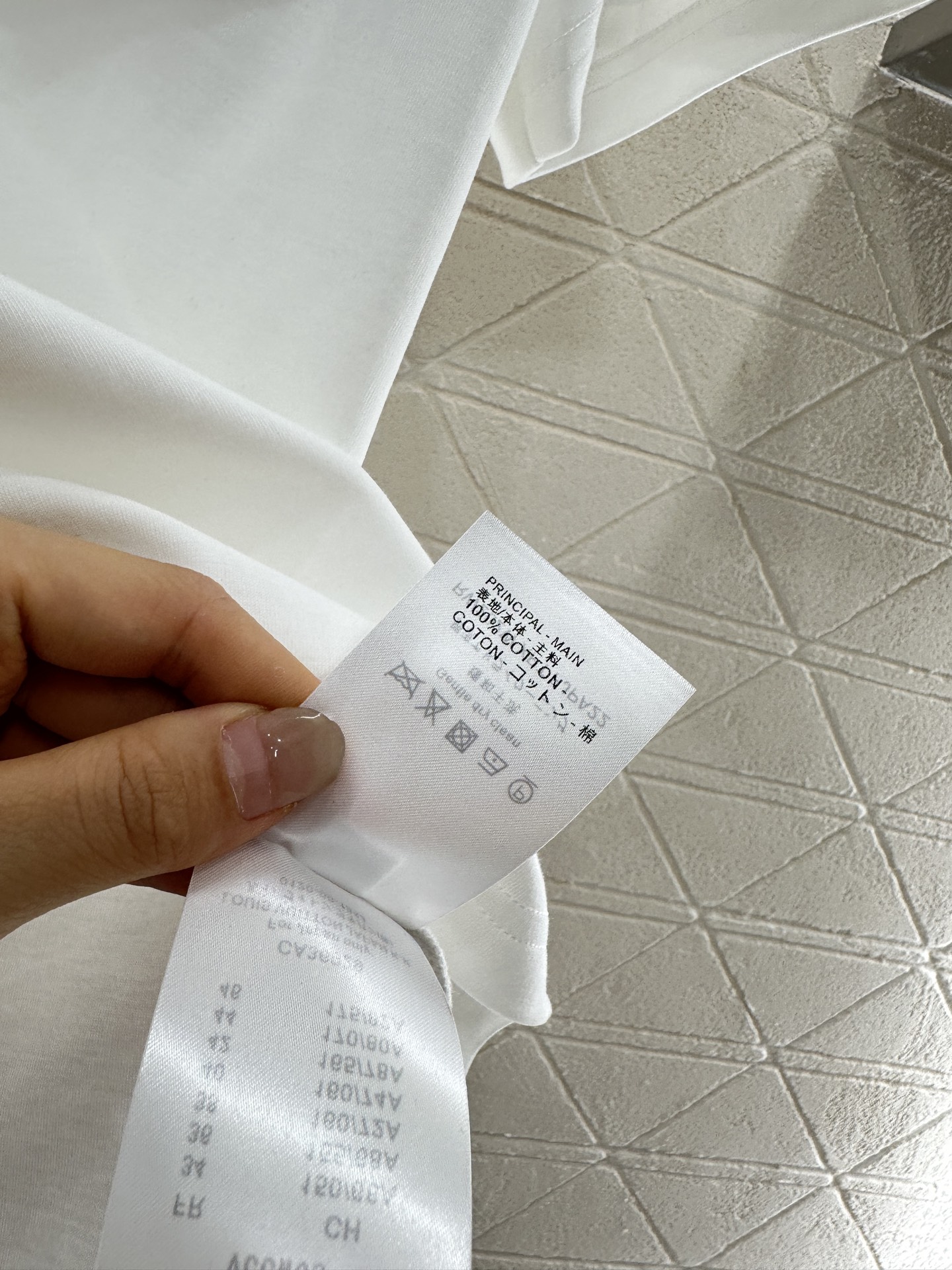 ♥Louis Vuitto*♥2025新品上架
    口袋短袖短裤套装
口袋短袖上衣全棉材质的织造 透
