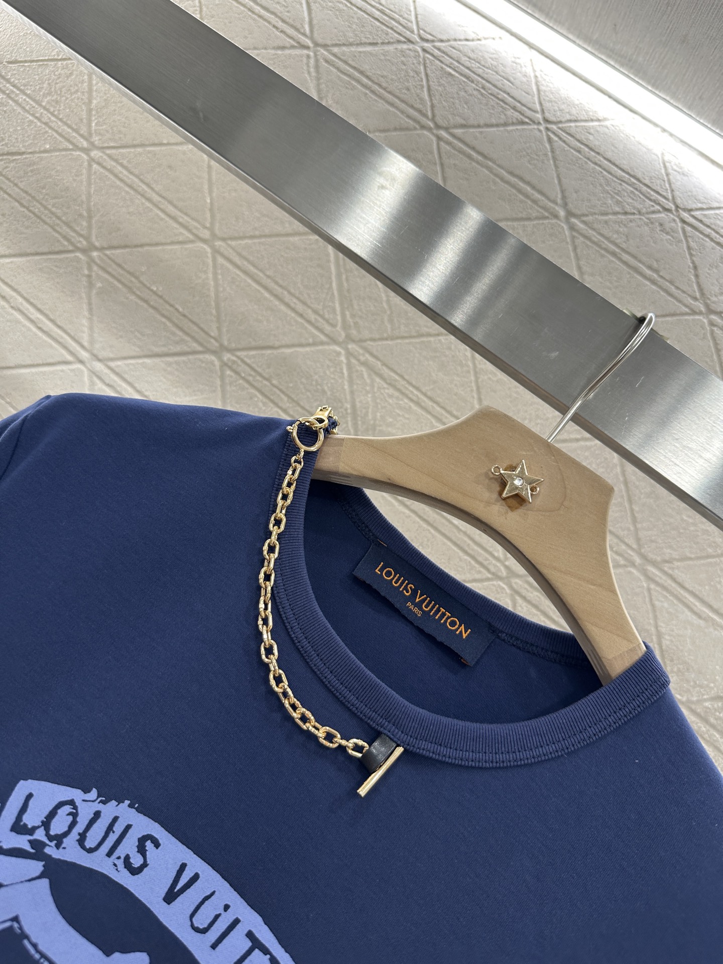 ♥Louis Vuitto*♥2025新品上架
       印花链条𝑇𝑒𝑒
定制YB丝光全棉材质 透气